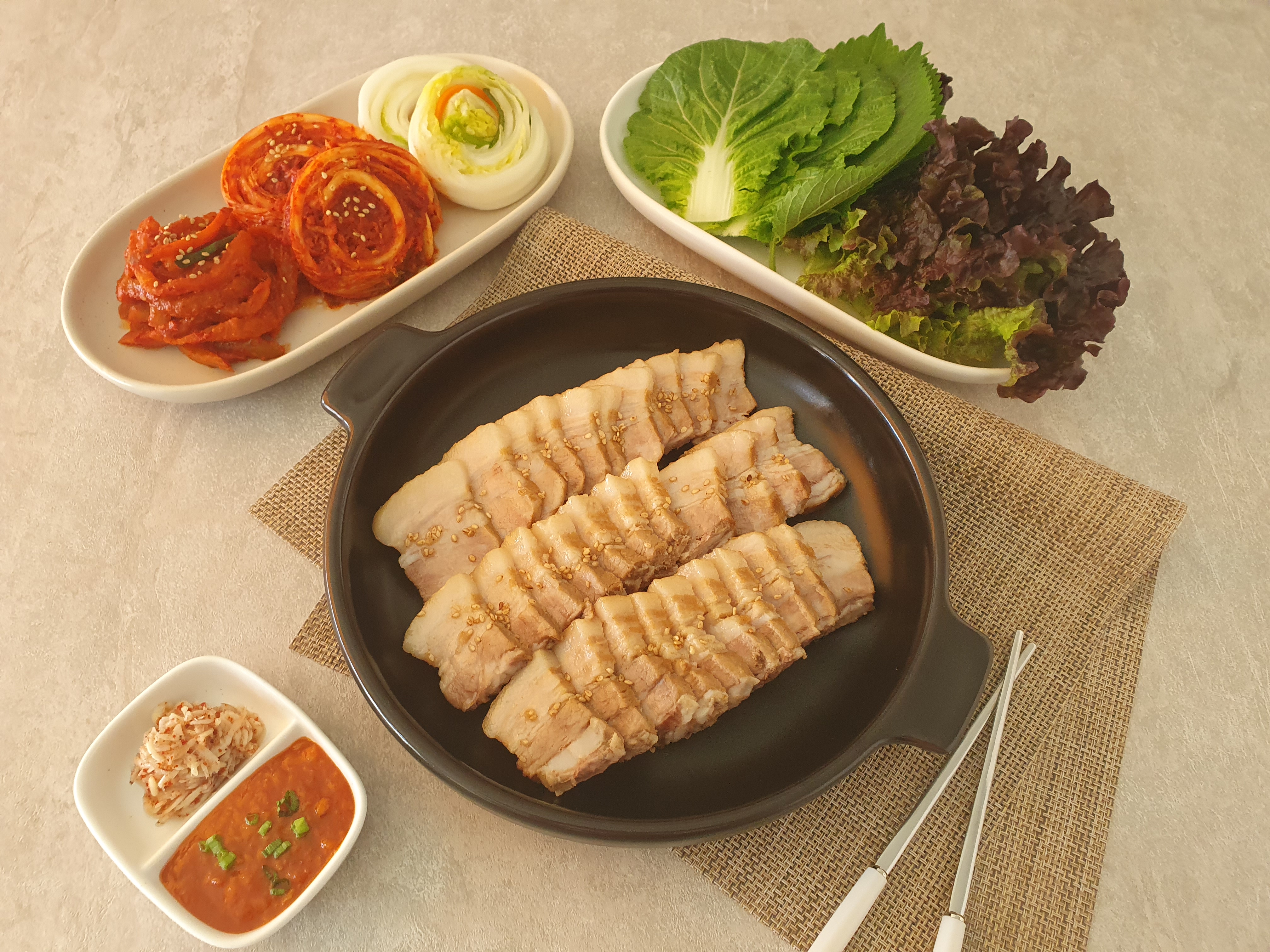 오늘도 복돼지 보쌈족발