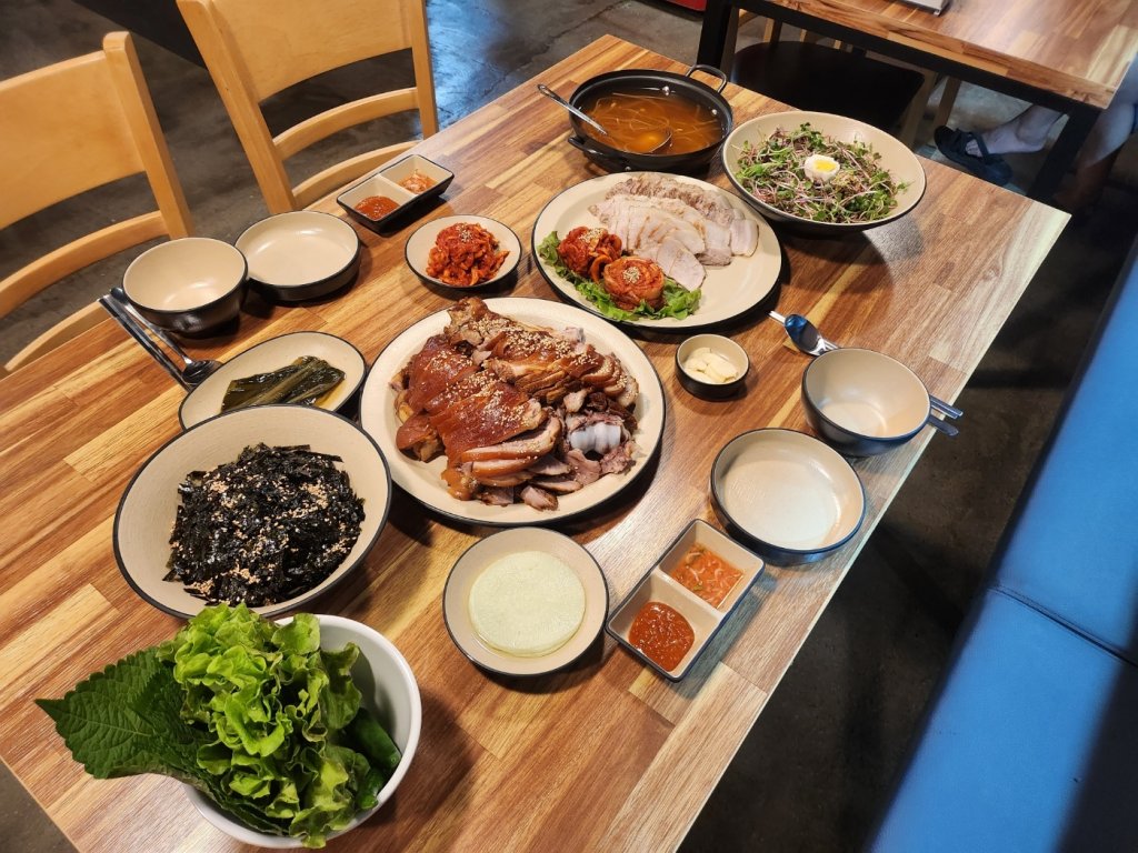 유명환명품족발 연수점