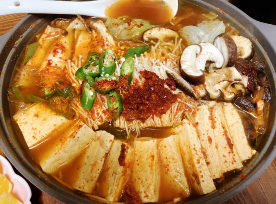 완뚝순두부 고성점