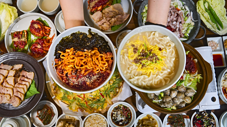 고향보쌈칼국수 용봉점