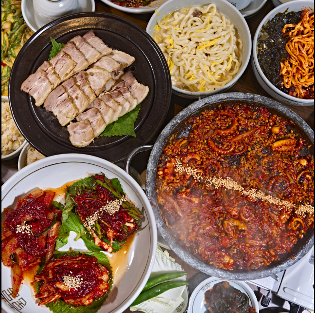 고향보쌈칼국수 용봉점