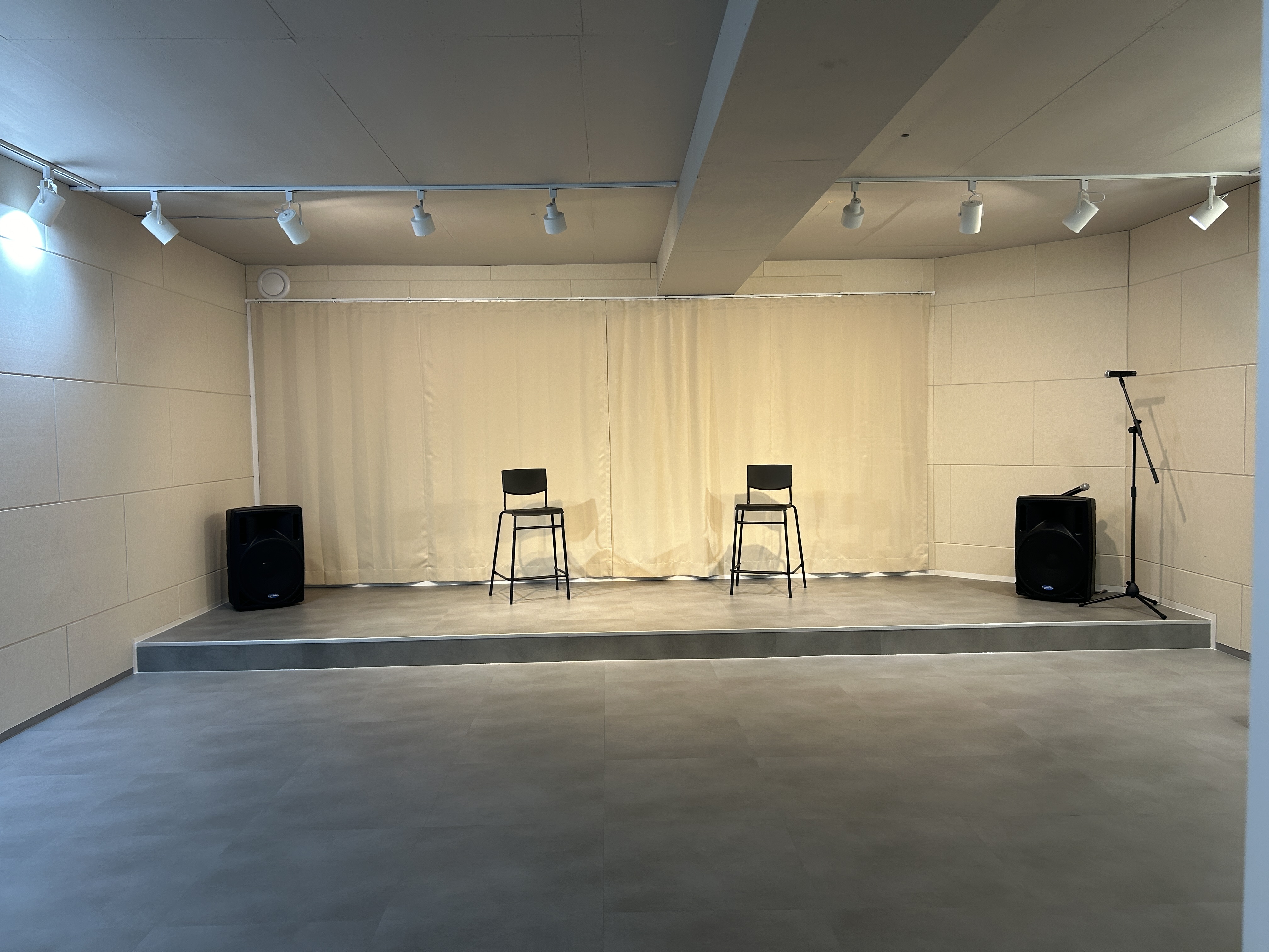 1번째 스튜디오 사진