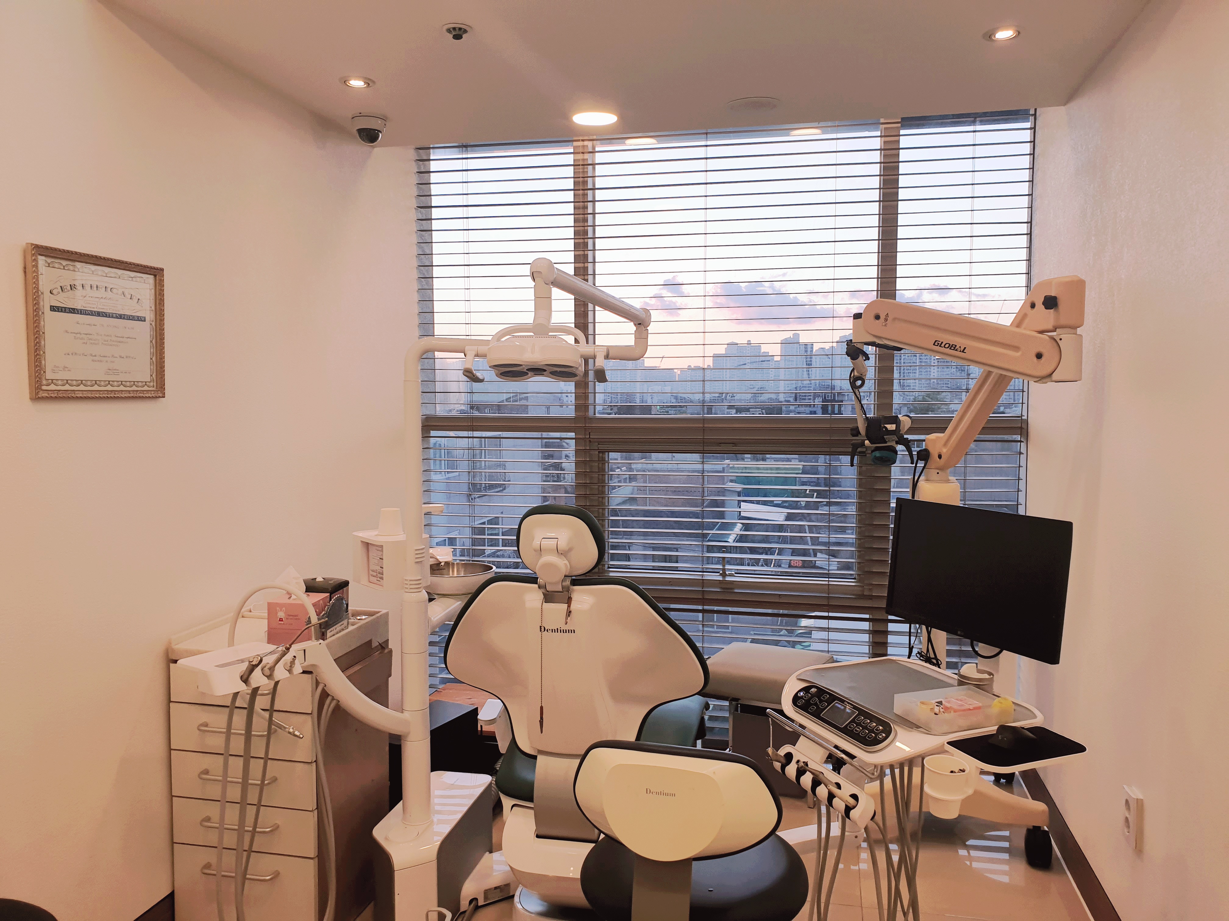 크리스탈치과의원 대표 이미지