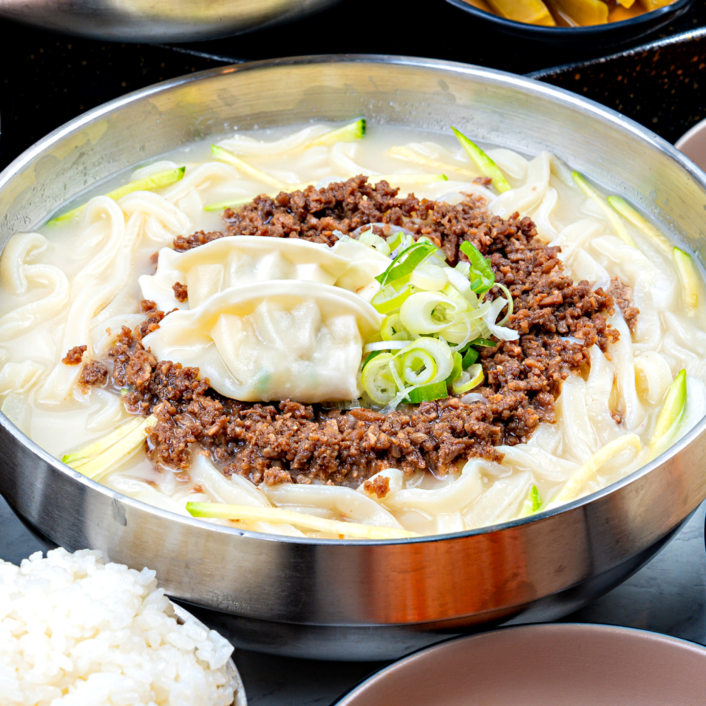 사골 만두칼국수