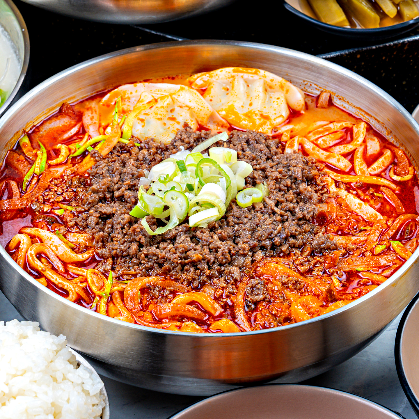 얼큰사골 만두칼국수