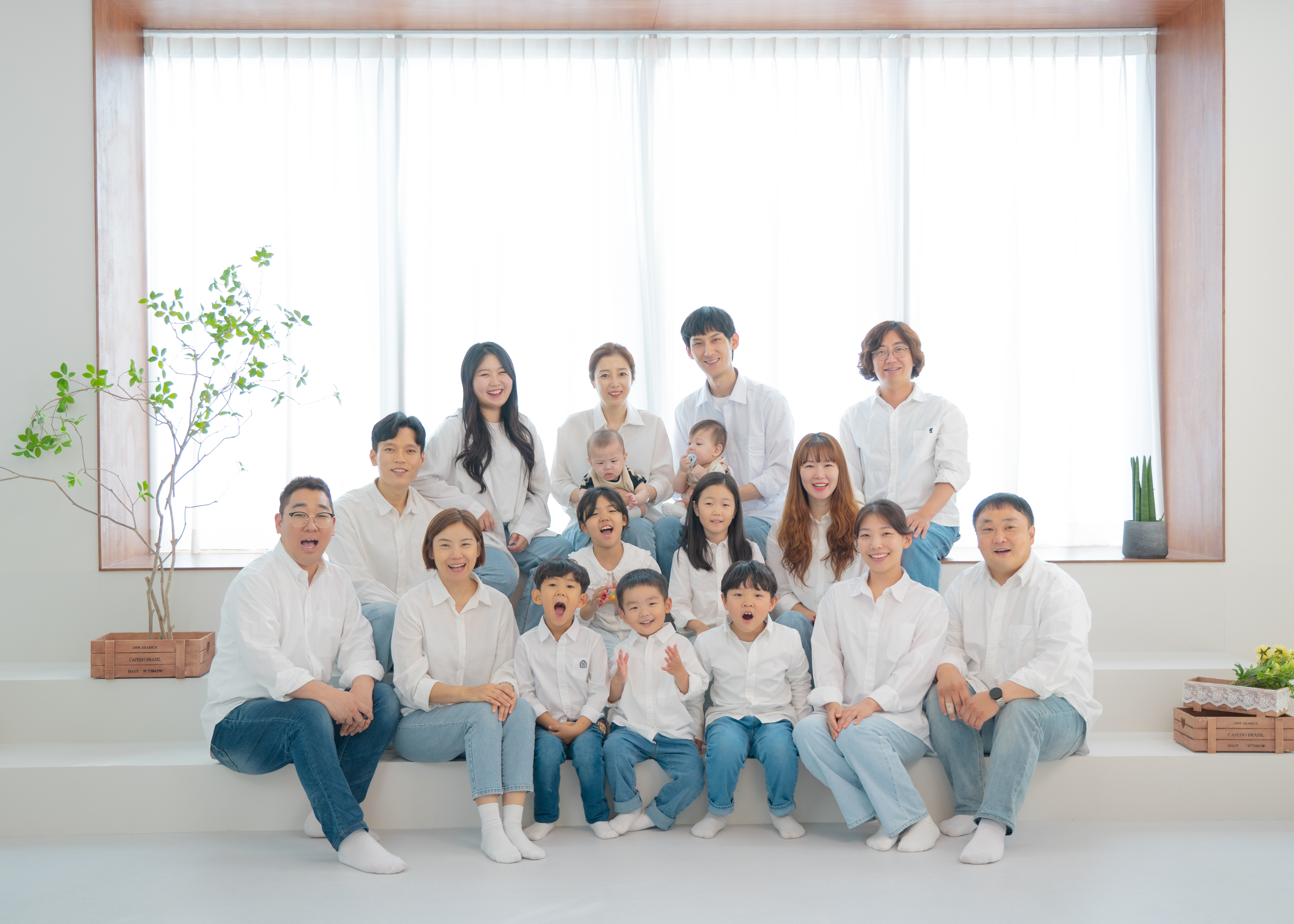 위드어스 스튜디오