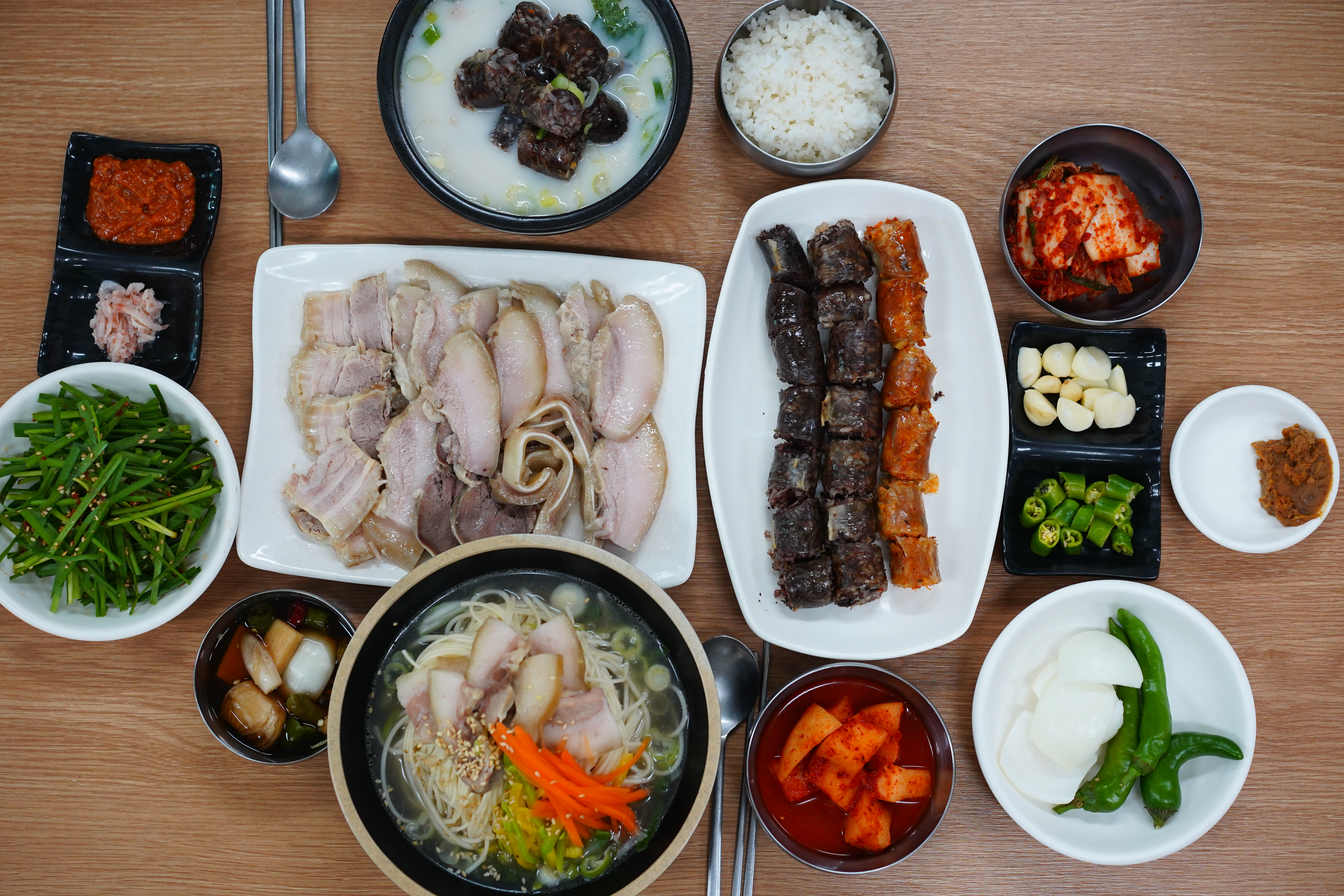 육서방 국밥