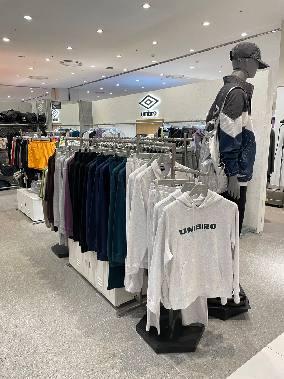 엄브로 롯데아울렛청주점