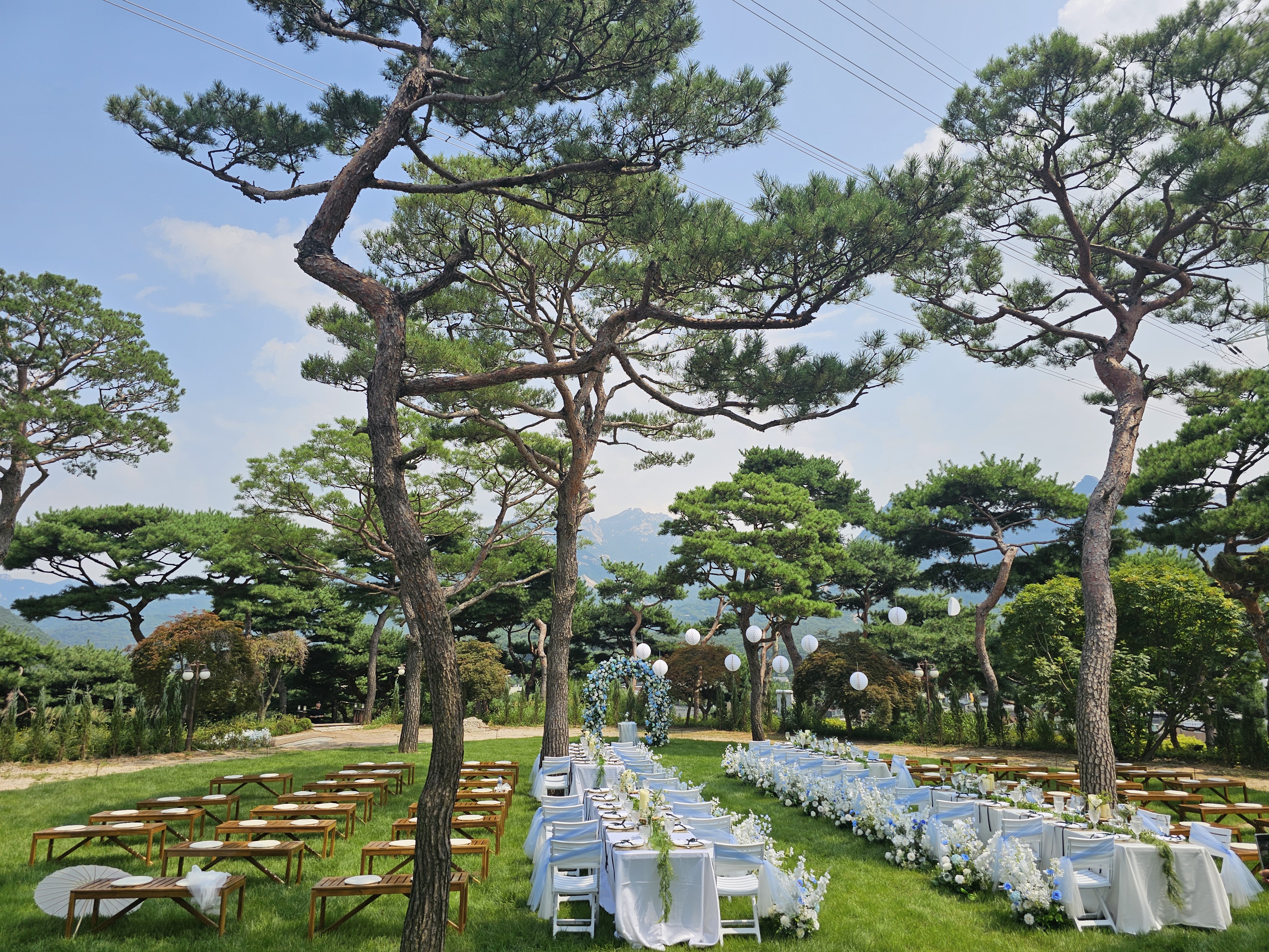 솔몬티 대표 이미지 - 북한산 야외 웨딩