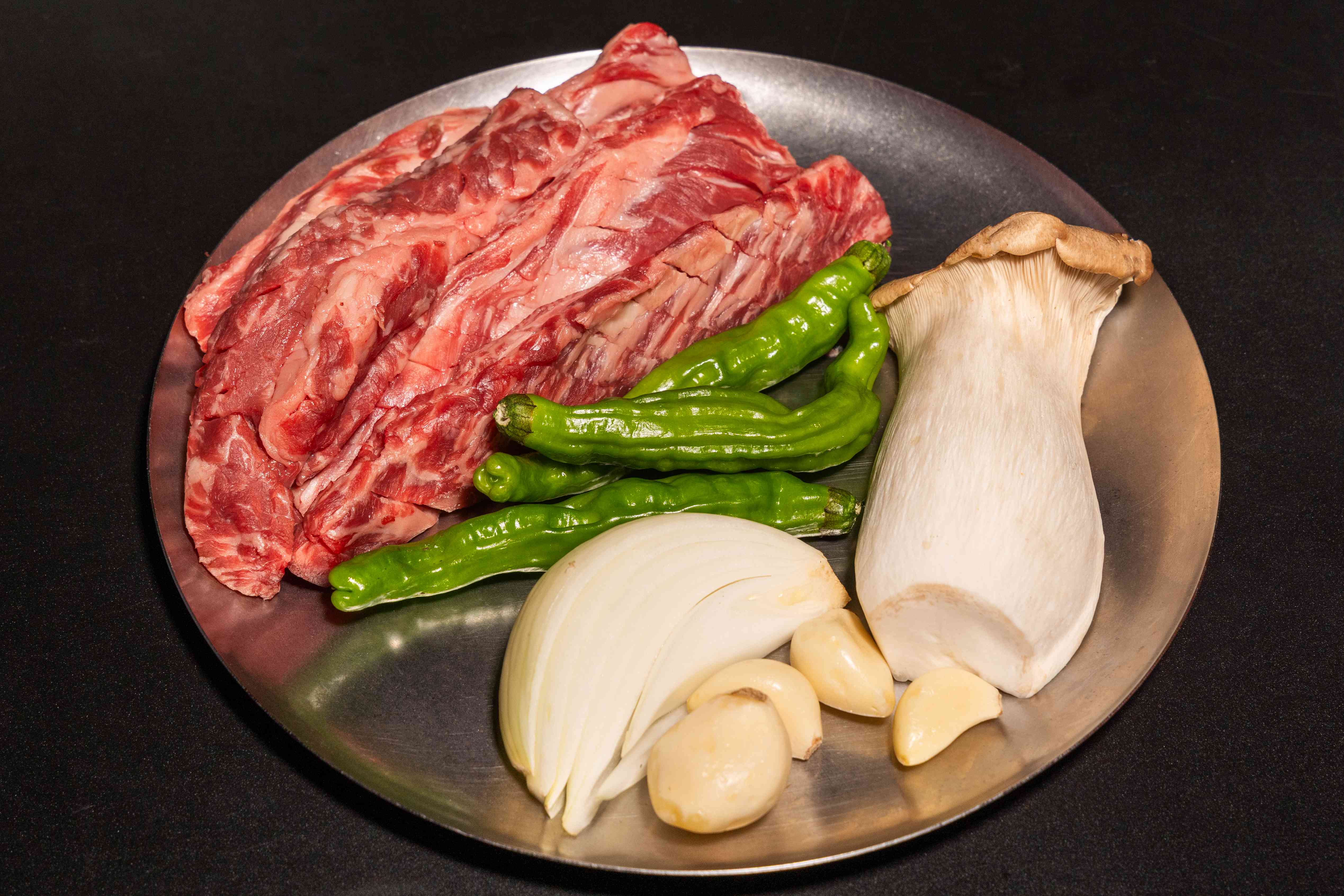 熟成牛カルビ肉ハーフプレート(300g)