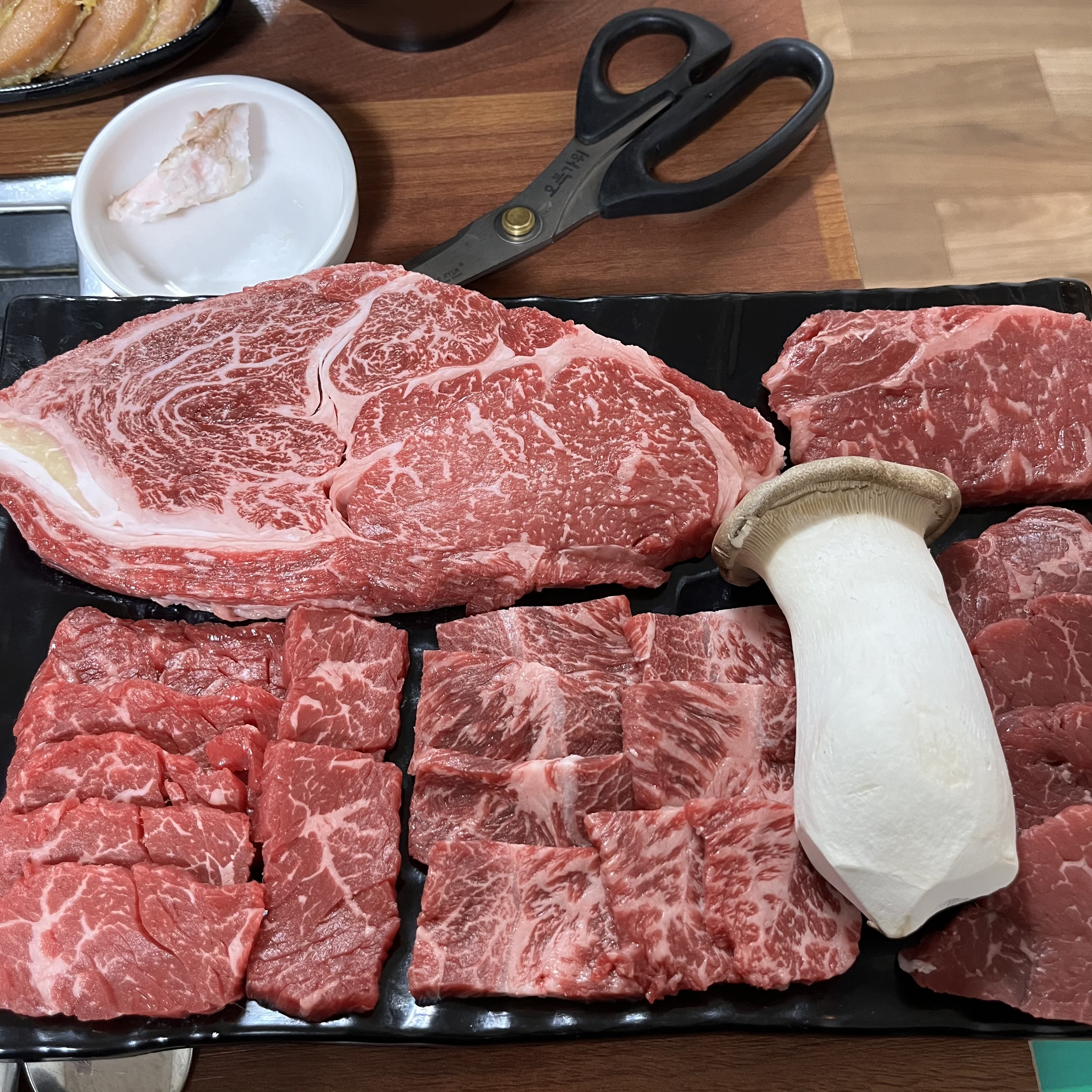 암소한우전문봄날정육식당