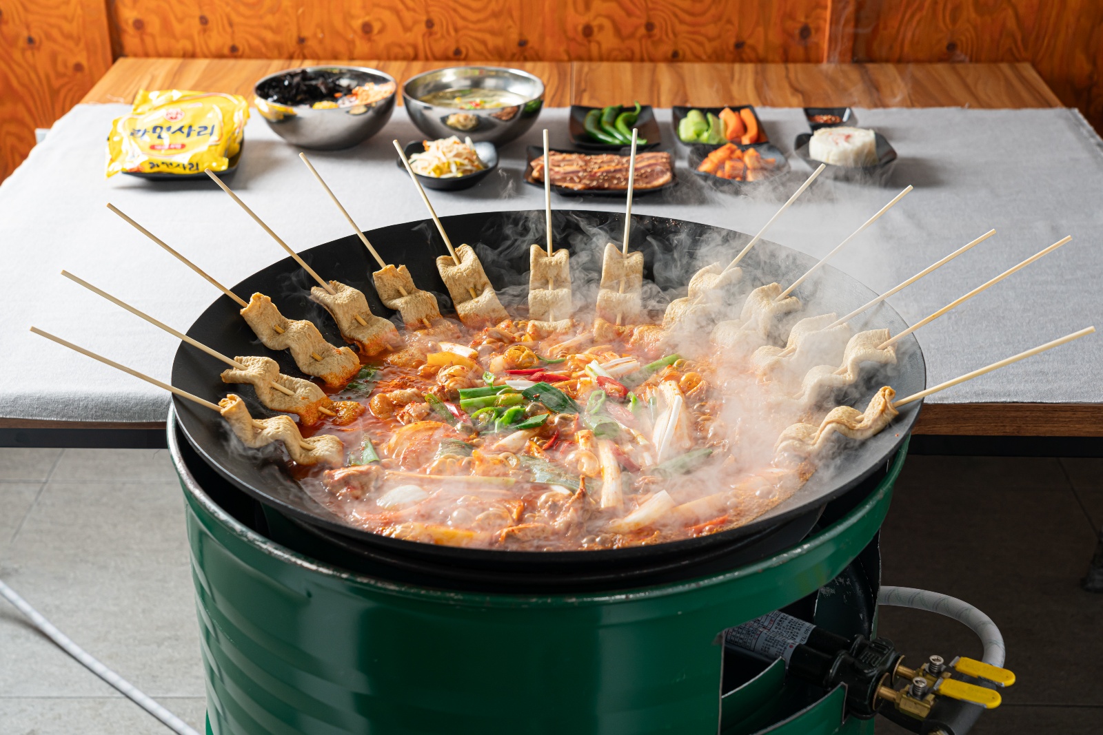 통큰솥뚜껑닭볶음탕 청라본점