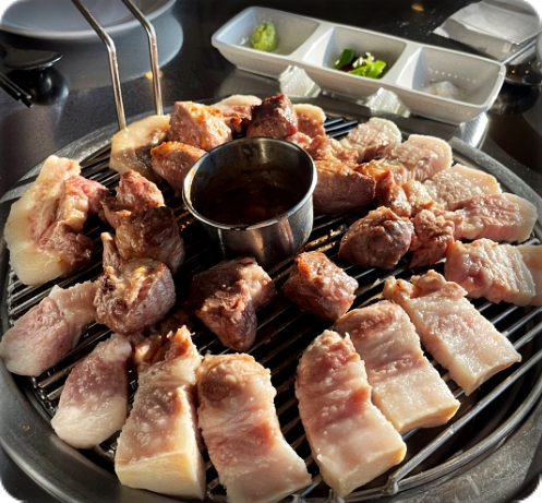해안돗괴기집 제주공항점