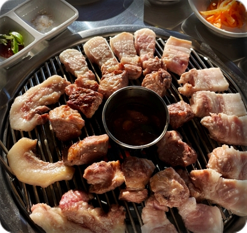 해안돗괴기집 제주공항점