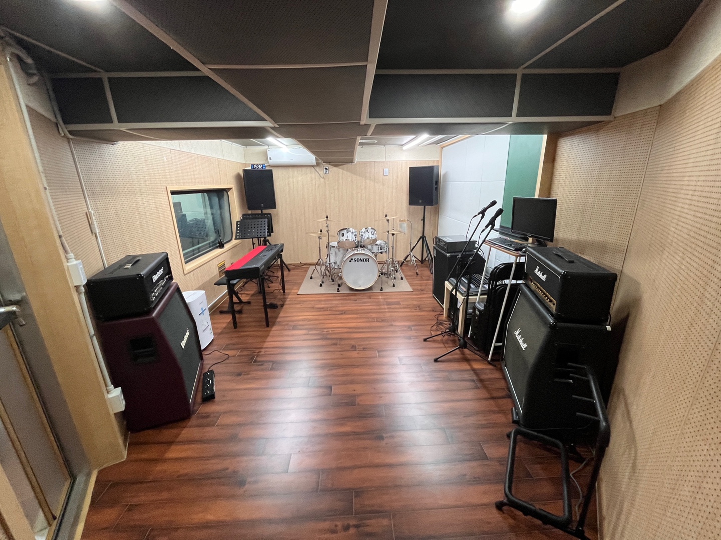 1번째 스튜디오 사진