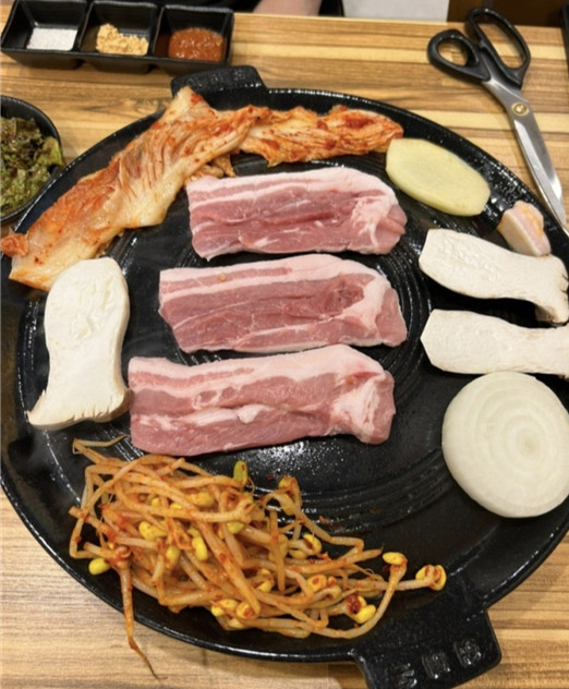 은계호수솥뚜껑삼겹살