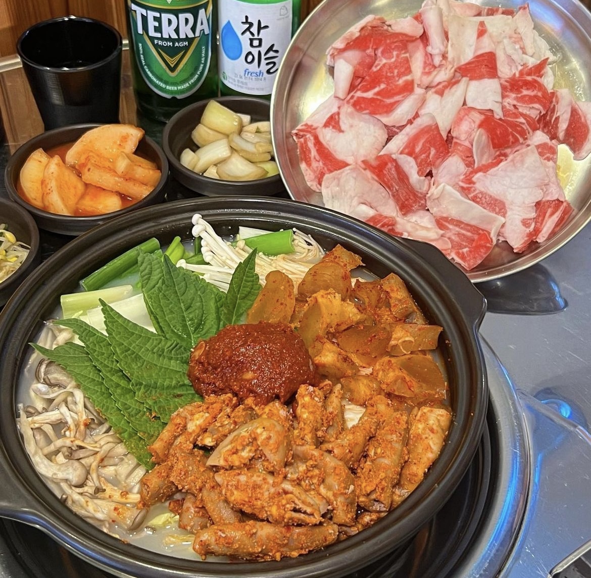 버릴게없소 곱창전골 전문점 내부 또는 관련 모습
