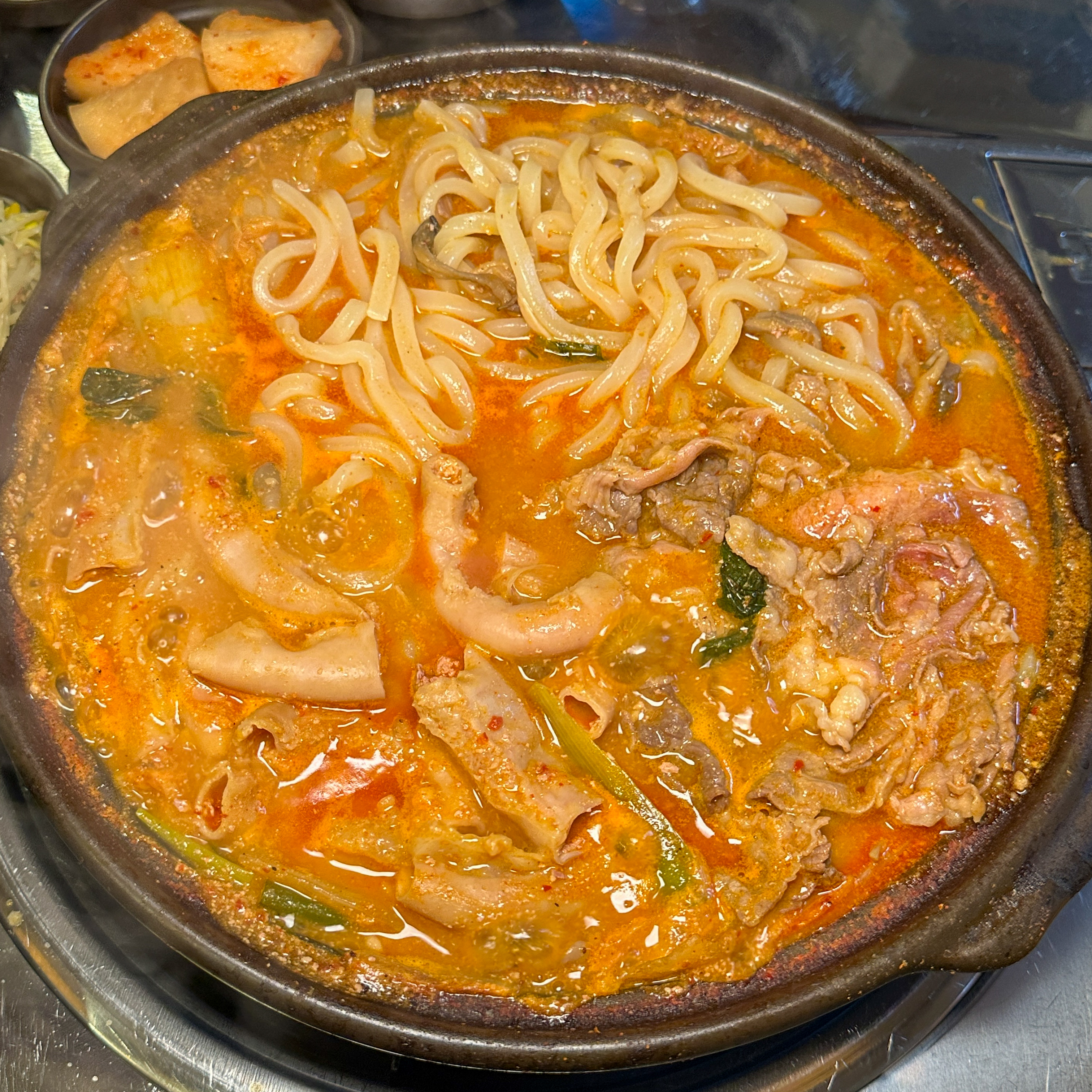 버릴게없소 곱창전골 전문점 내부 또는 관련 모습
