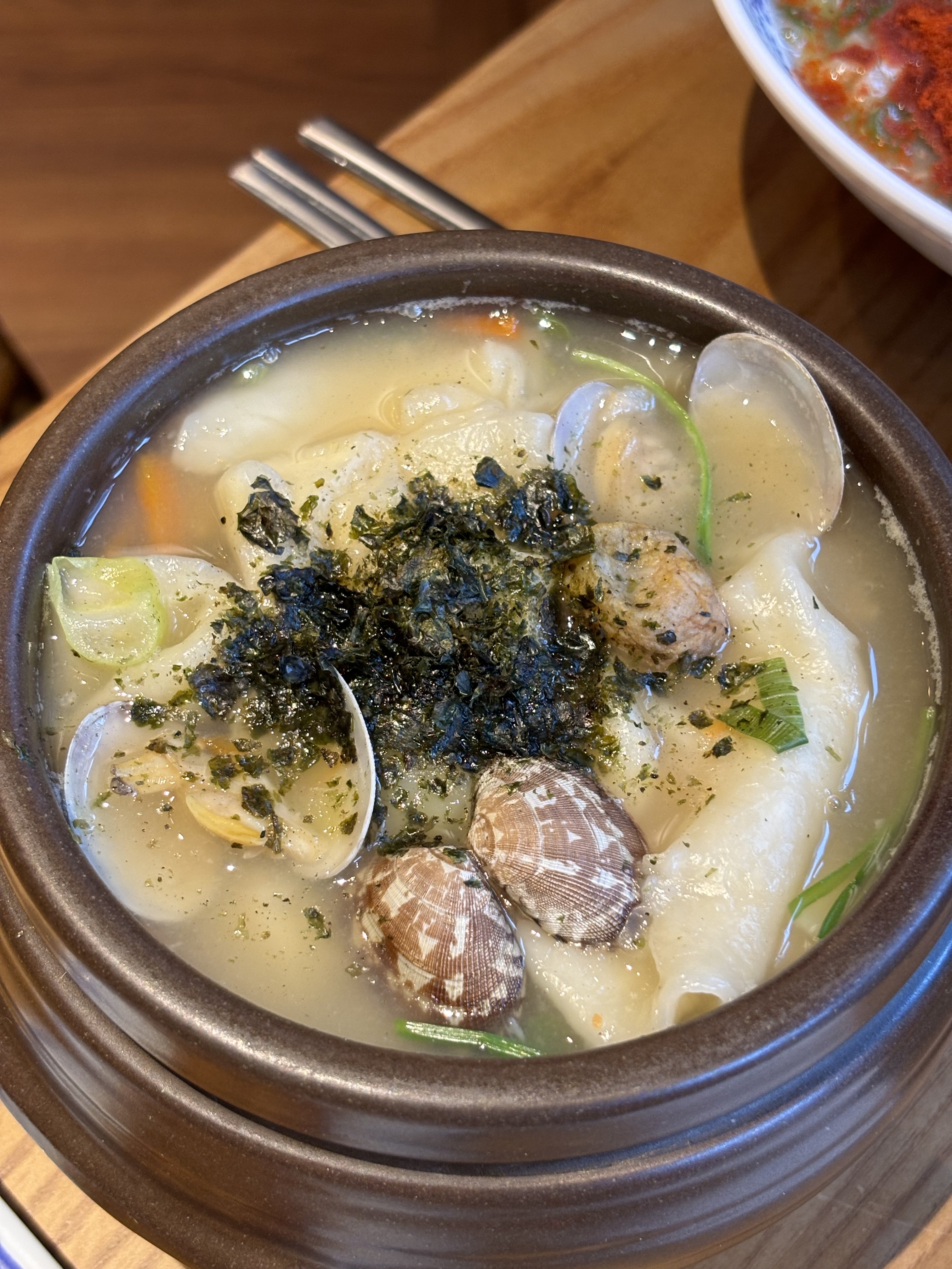 1984그수육집칼국수 괴정점
