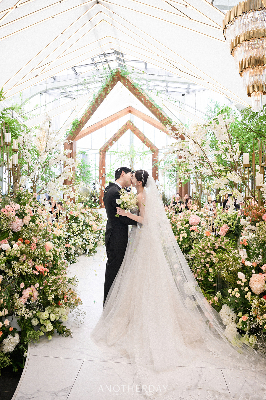 언아더데이 대표 이미지