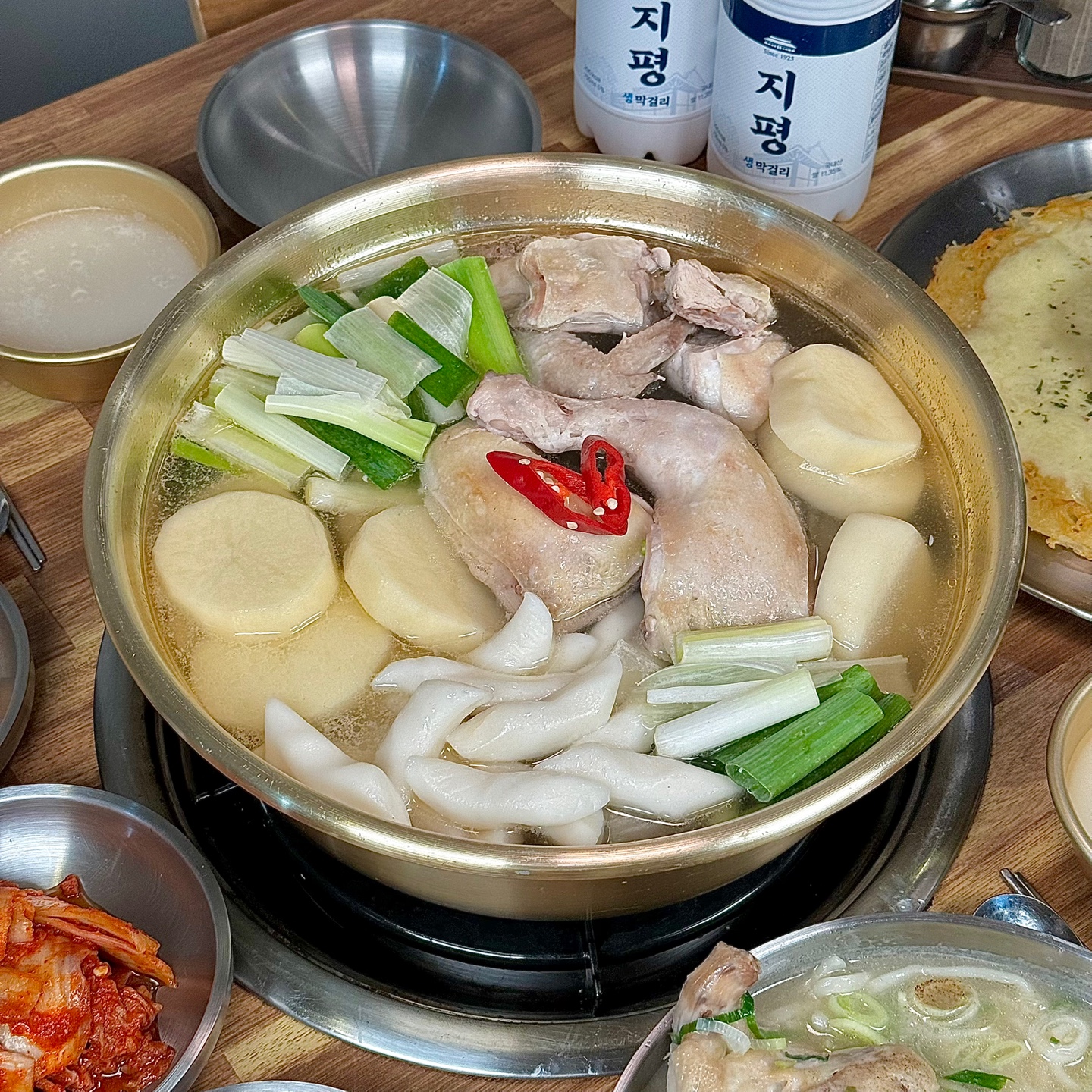 효담칼국수 닭한마리 명동본점