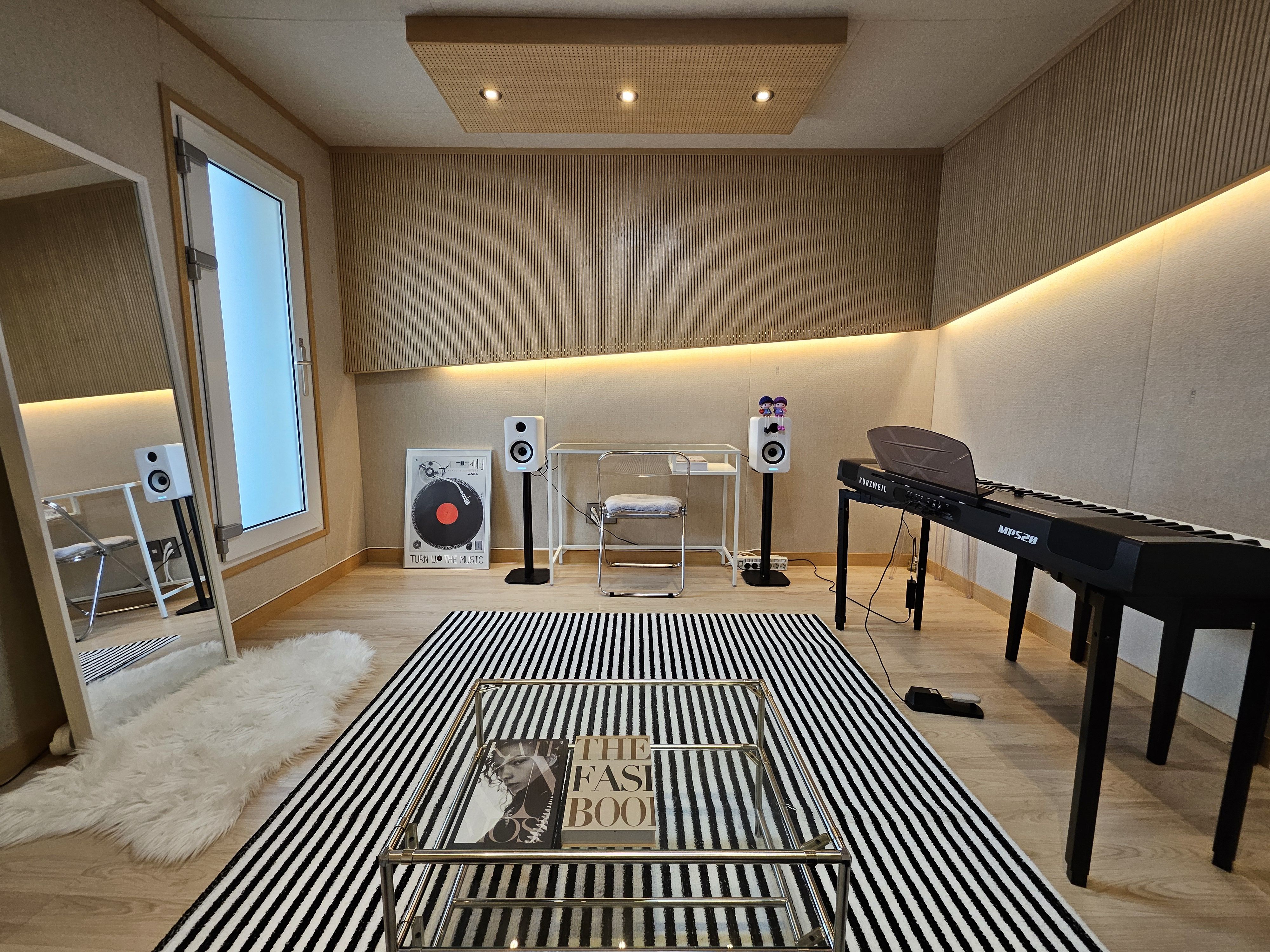 2번째 스튜디오 사진