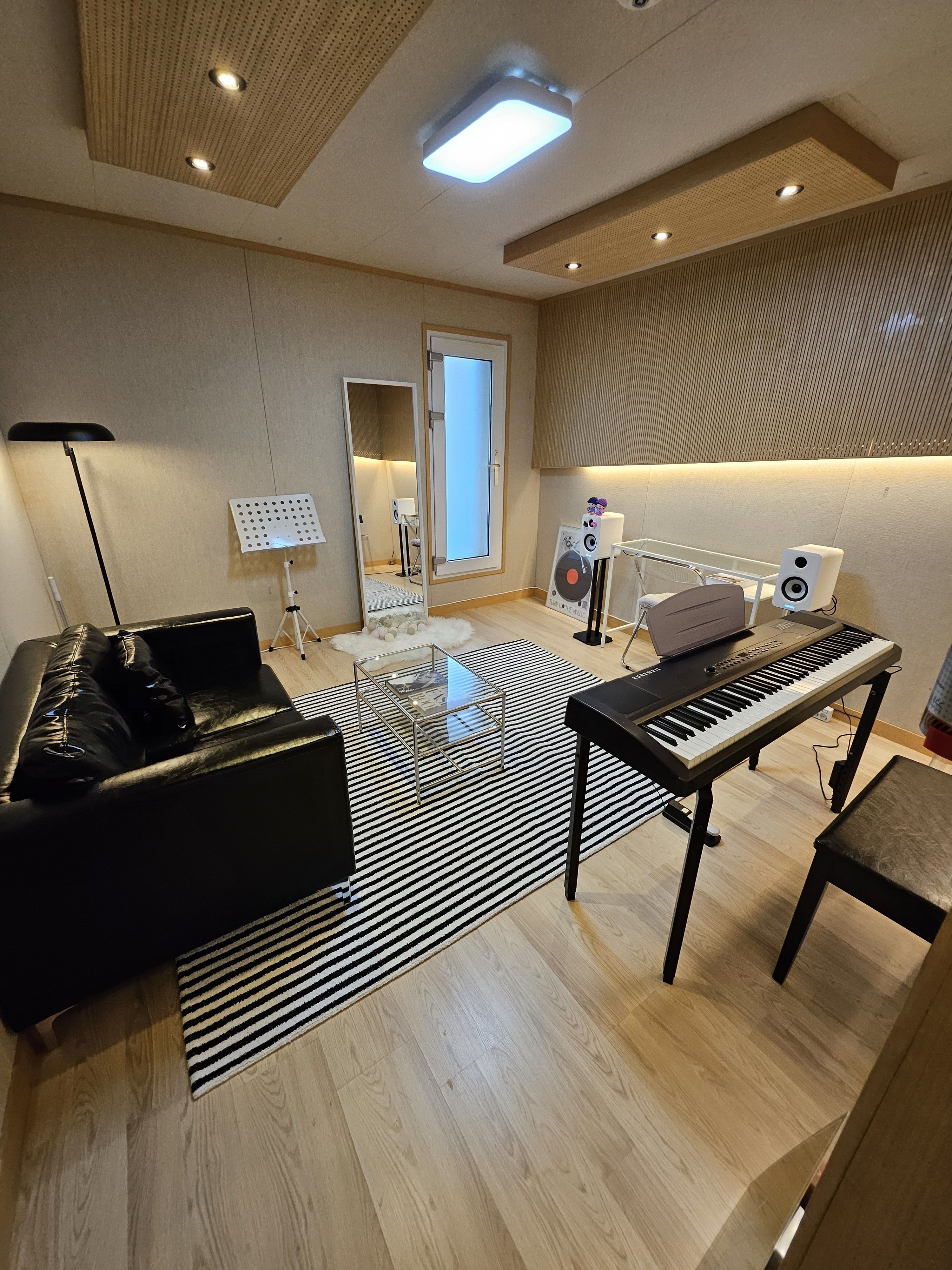 3번째 스튜디오 사진