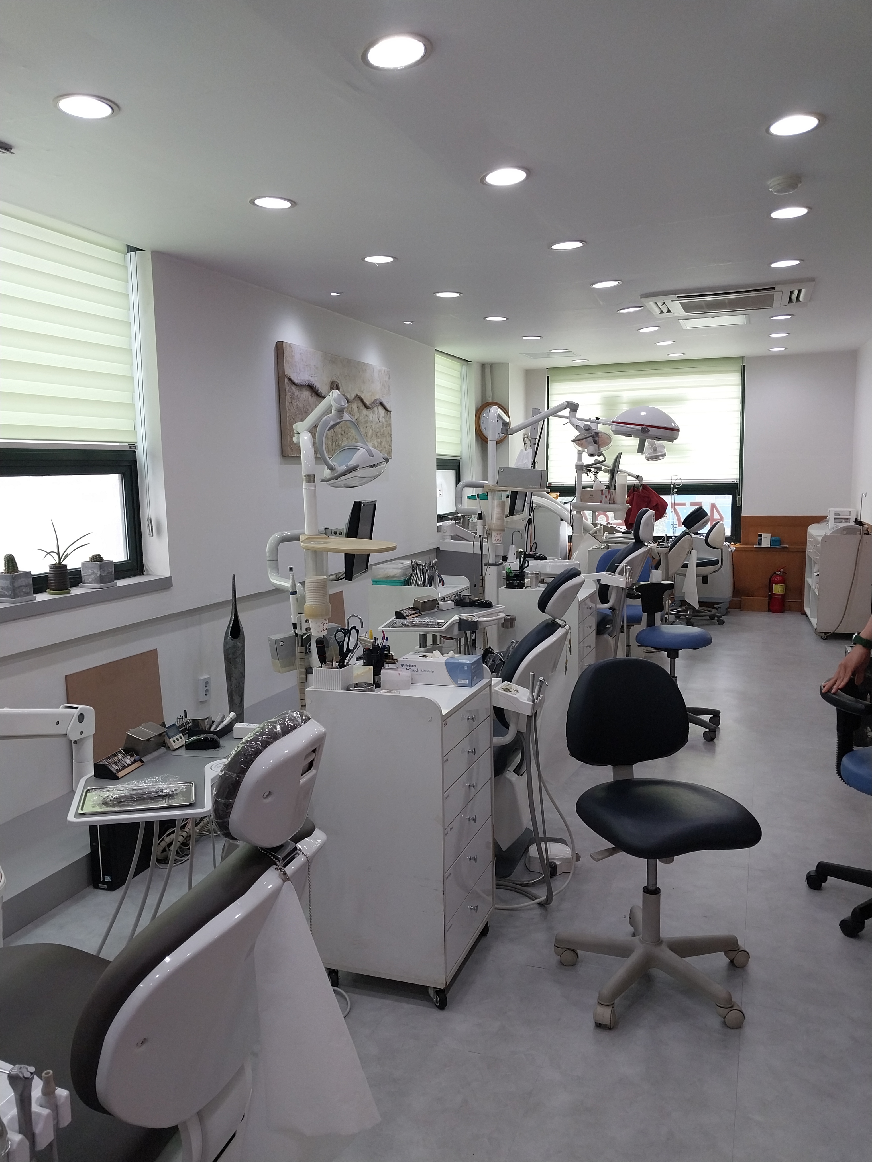 서울치과의원 대표 이미지