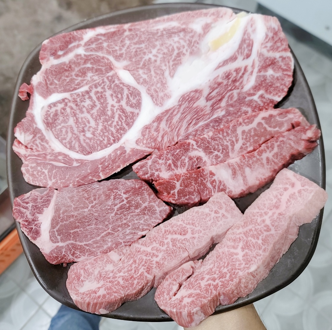 투뿔205 1호점