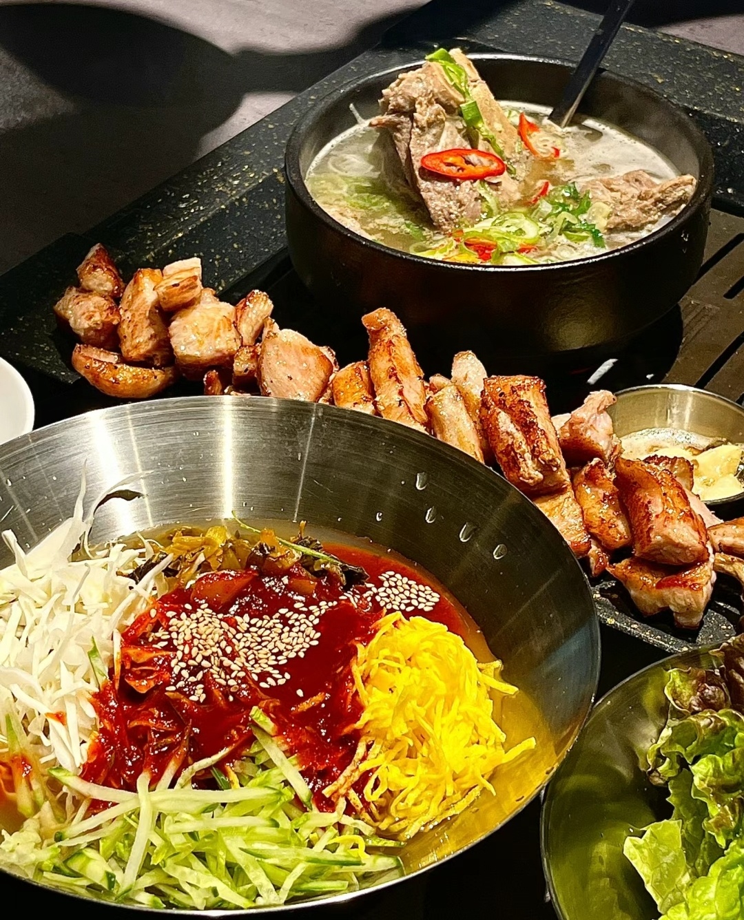 육현전 홍대직영점