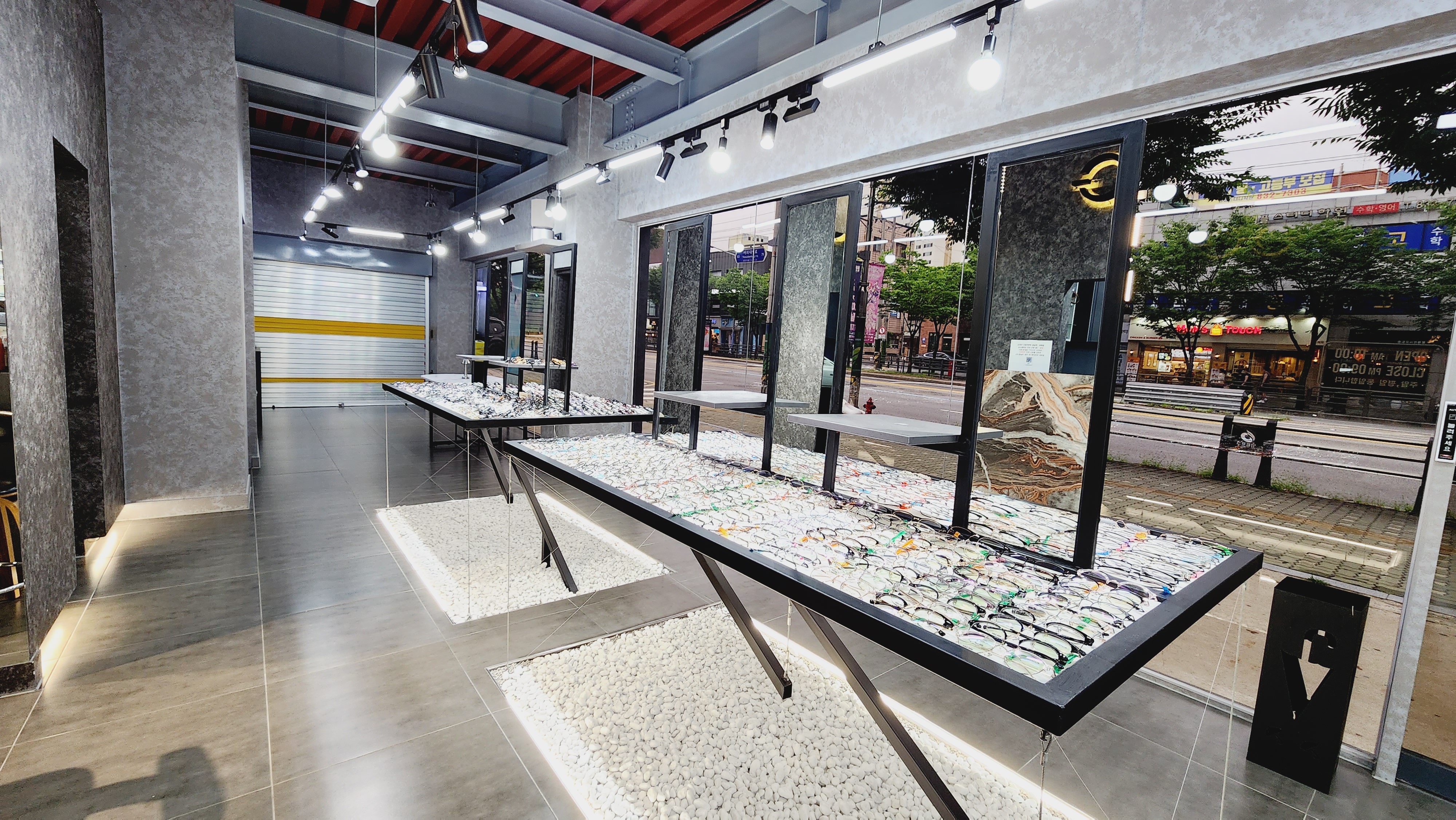 안경의신 대표 이미지