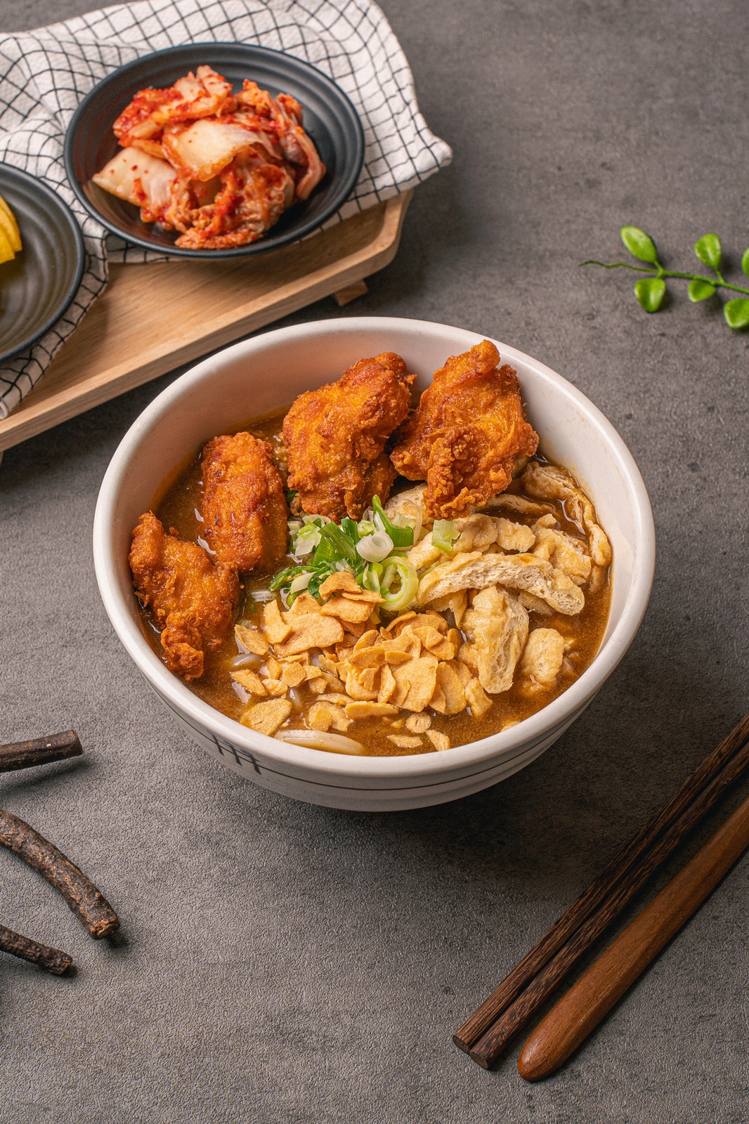 미성면가 대표 이미지: 얼큰한 우동과 비빔국수