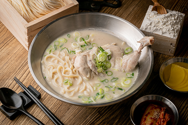언양닭칼국수 수원 영통점 사진 8