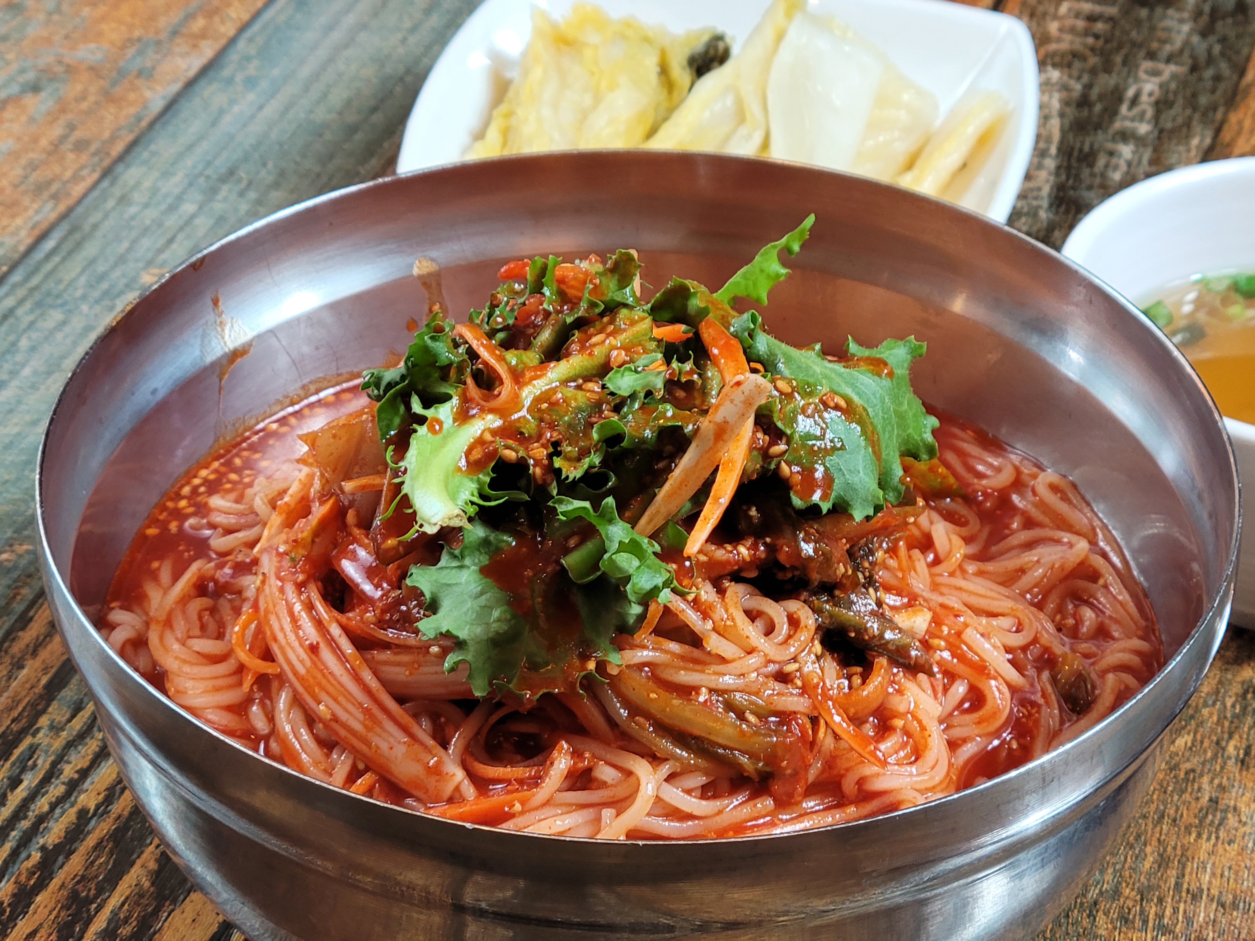 장비빔국수와 굴국밥 보쌈