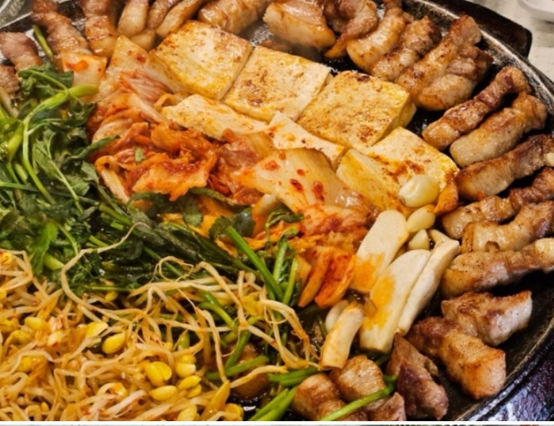 전복미나리삼겹살 내부 또는 관련 모습