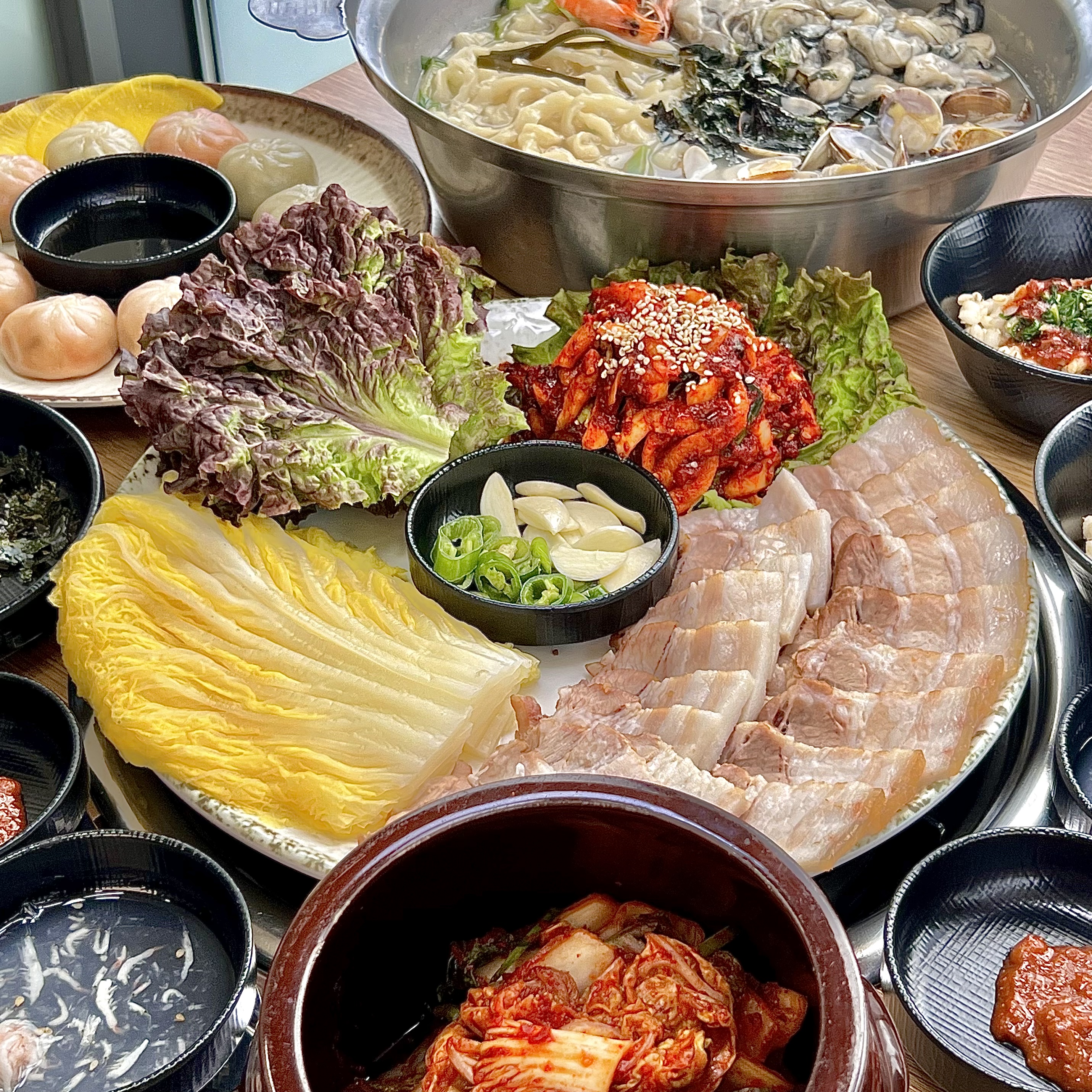 죽림홍두깨바지락칼국수보쌈