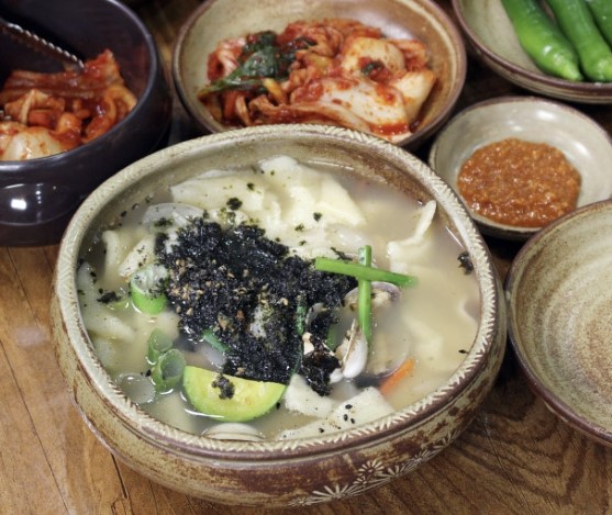 두울원칼국수 호계점