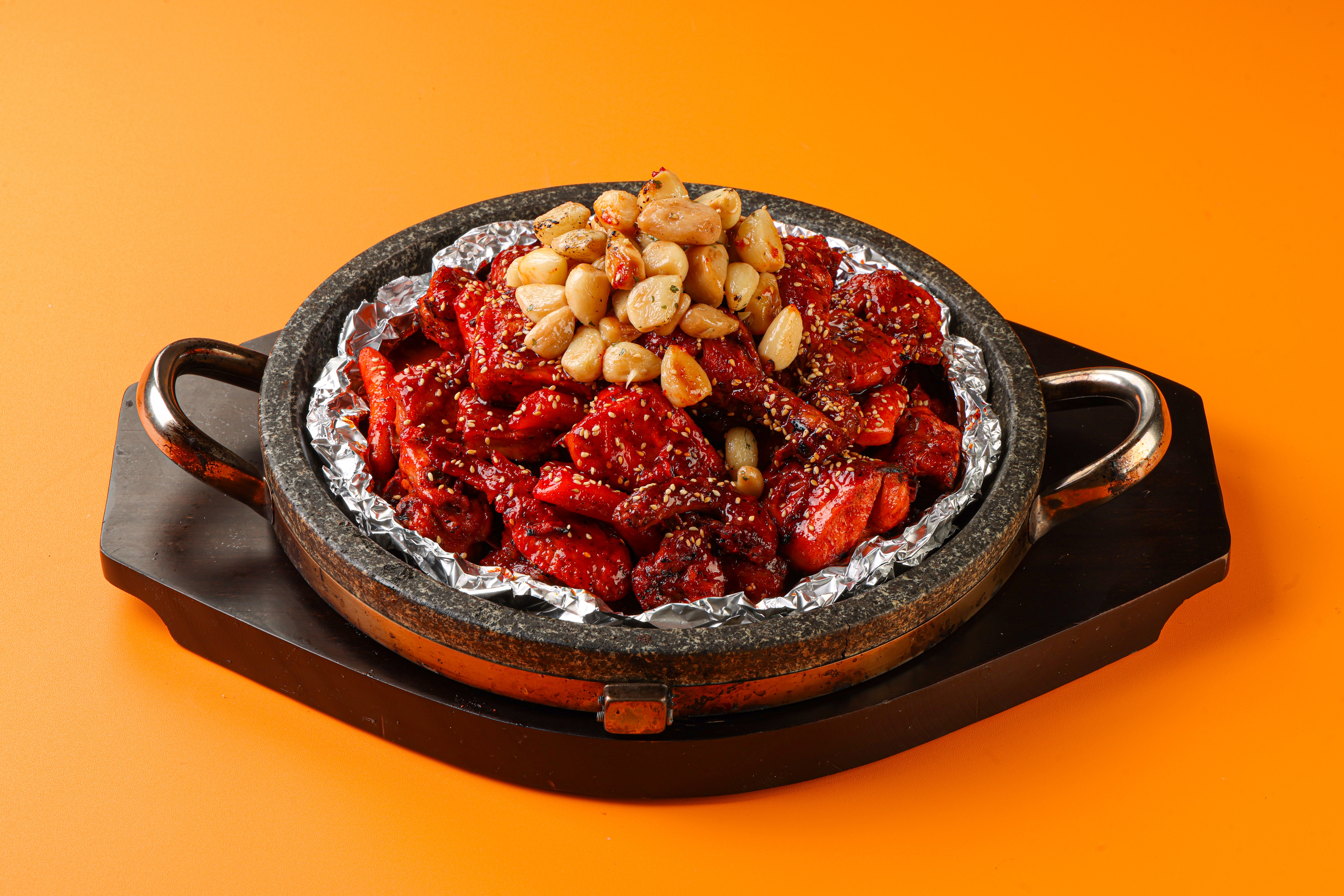 통마늘 숯불 양념 바베큐 (뼈)