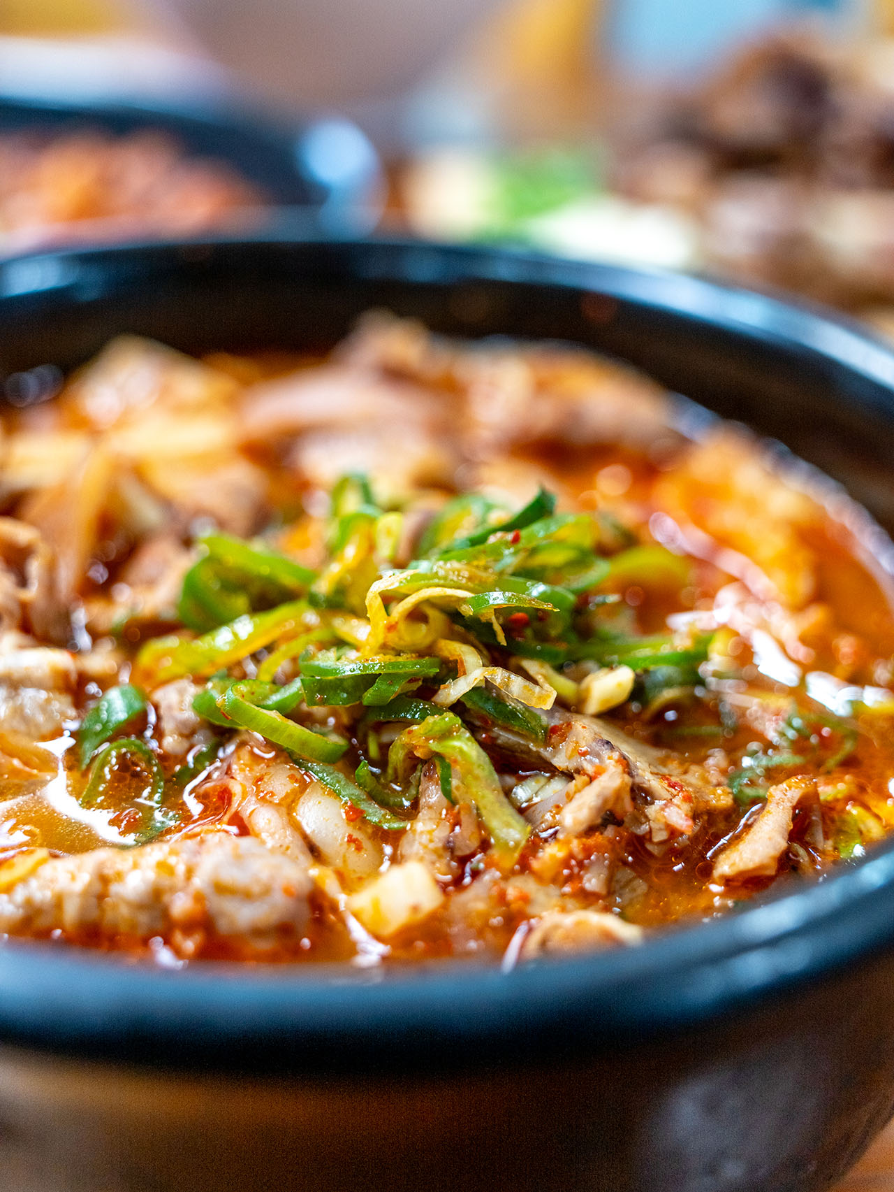 제주한라국수 대표 이미지 - 고기국수와 돔베고기