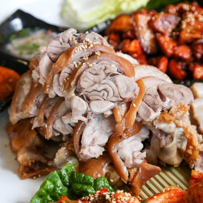 제주흑돼지황칠족발