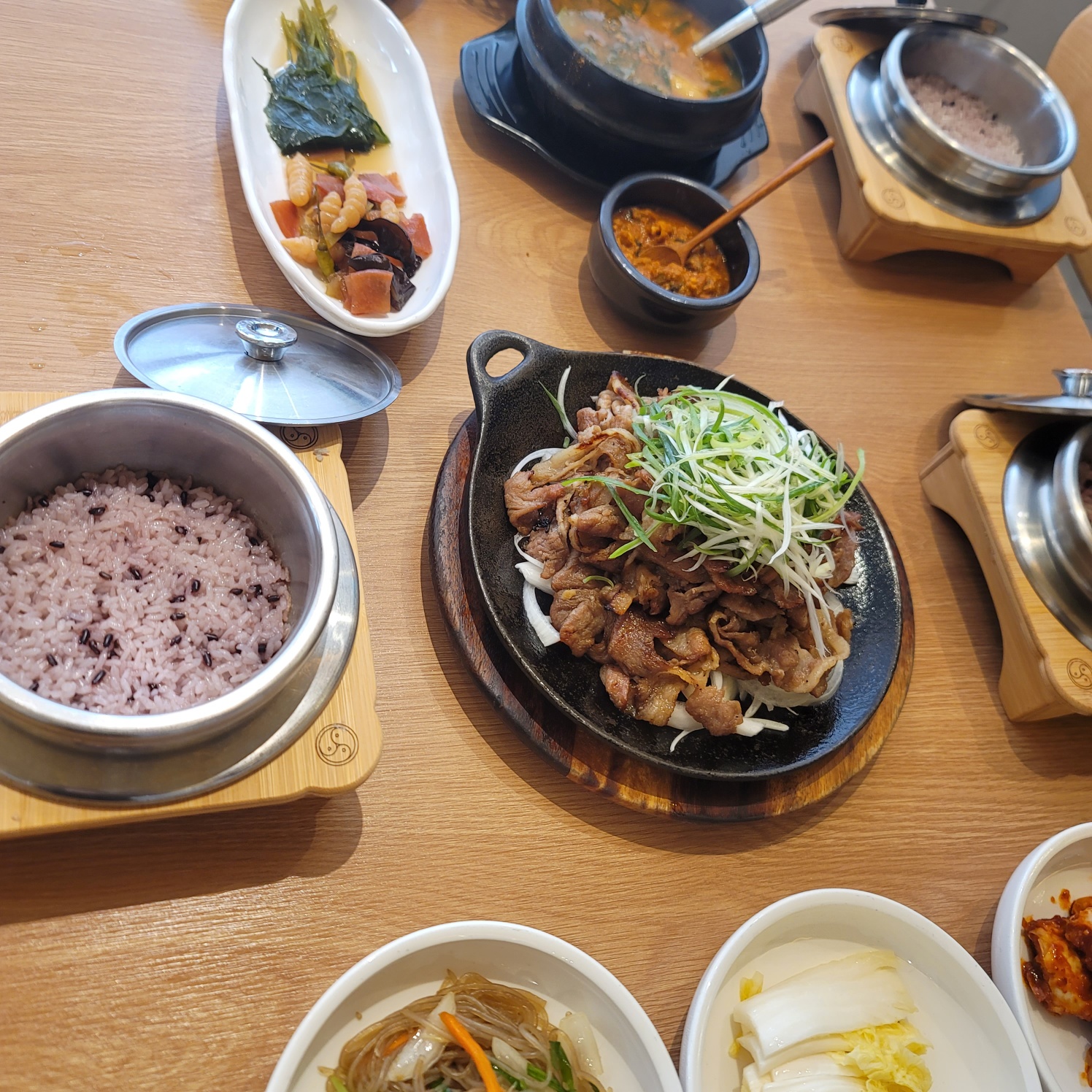 예다가 숯불고기 쌈밥