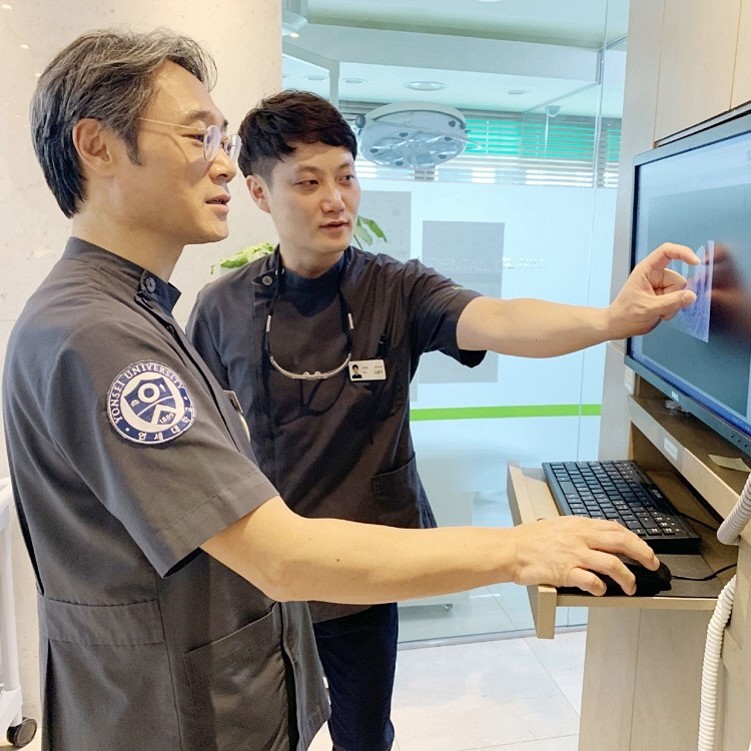 임플란티아치과의원 대표 이미지