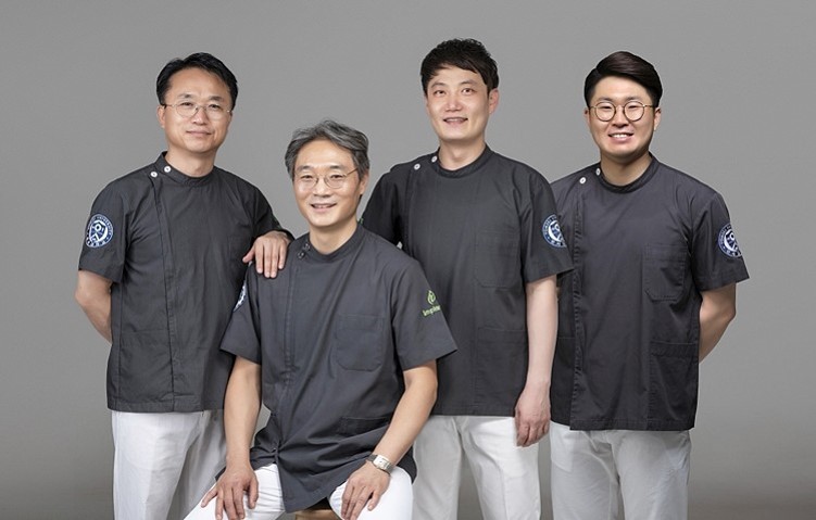 임플란티아치과의원 광명 대표 이미지
