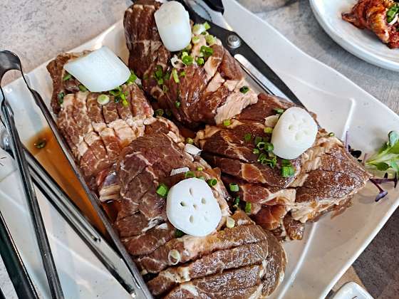 명품수제 돼지목심갈비 (250g)