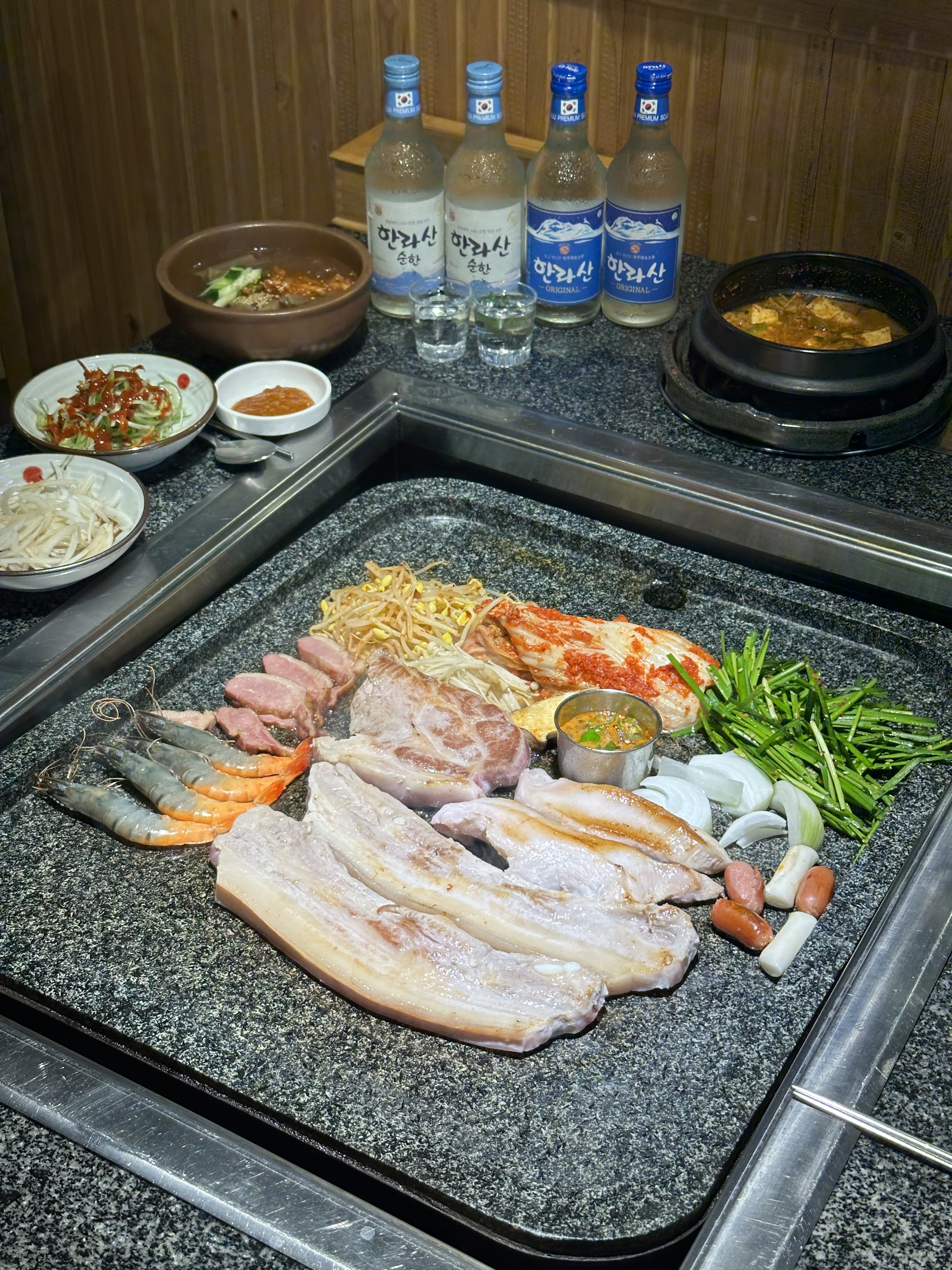 제주오겹살왕돌구이집 본점