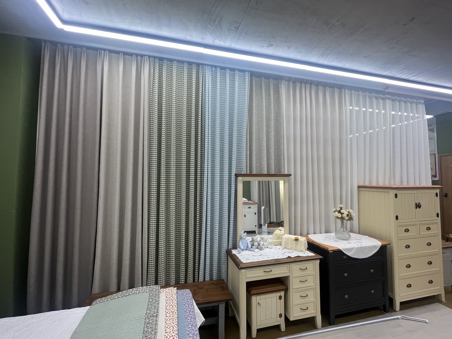 라움데코 커튼 인테리어