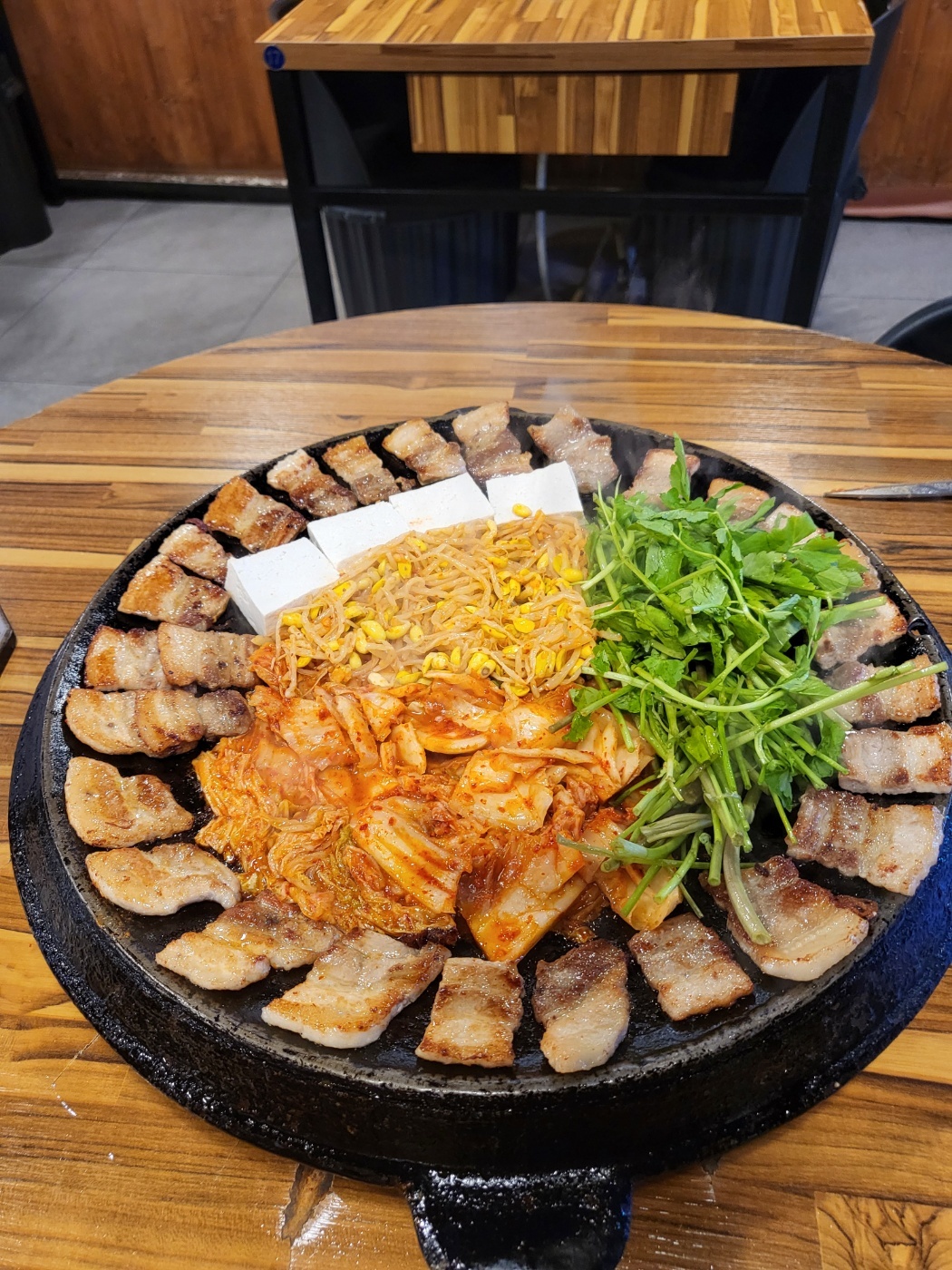 무쇠김치삼겹 동성로점