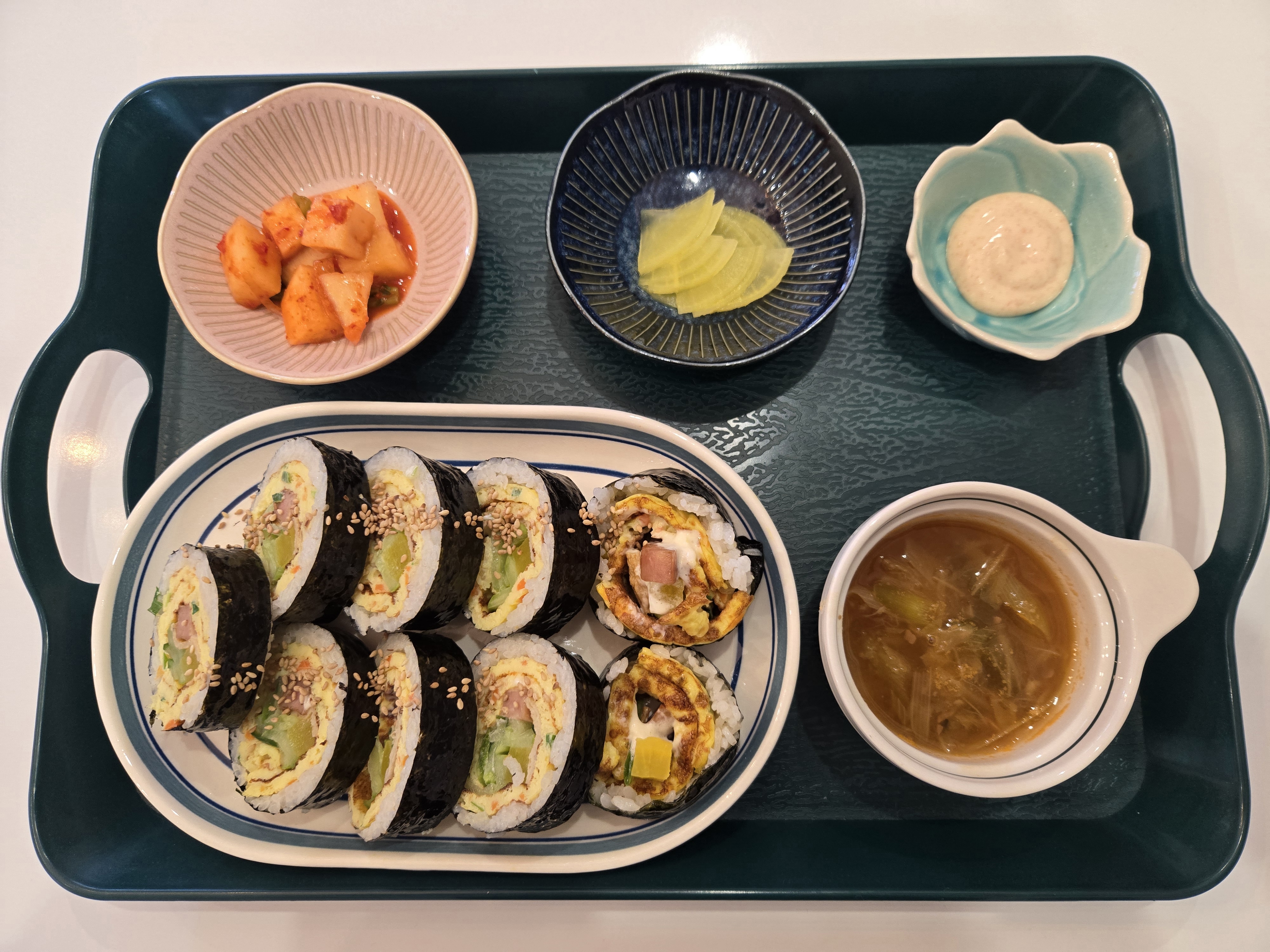 티키네 식탁 Tikis Table