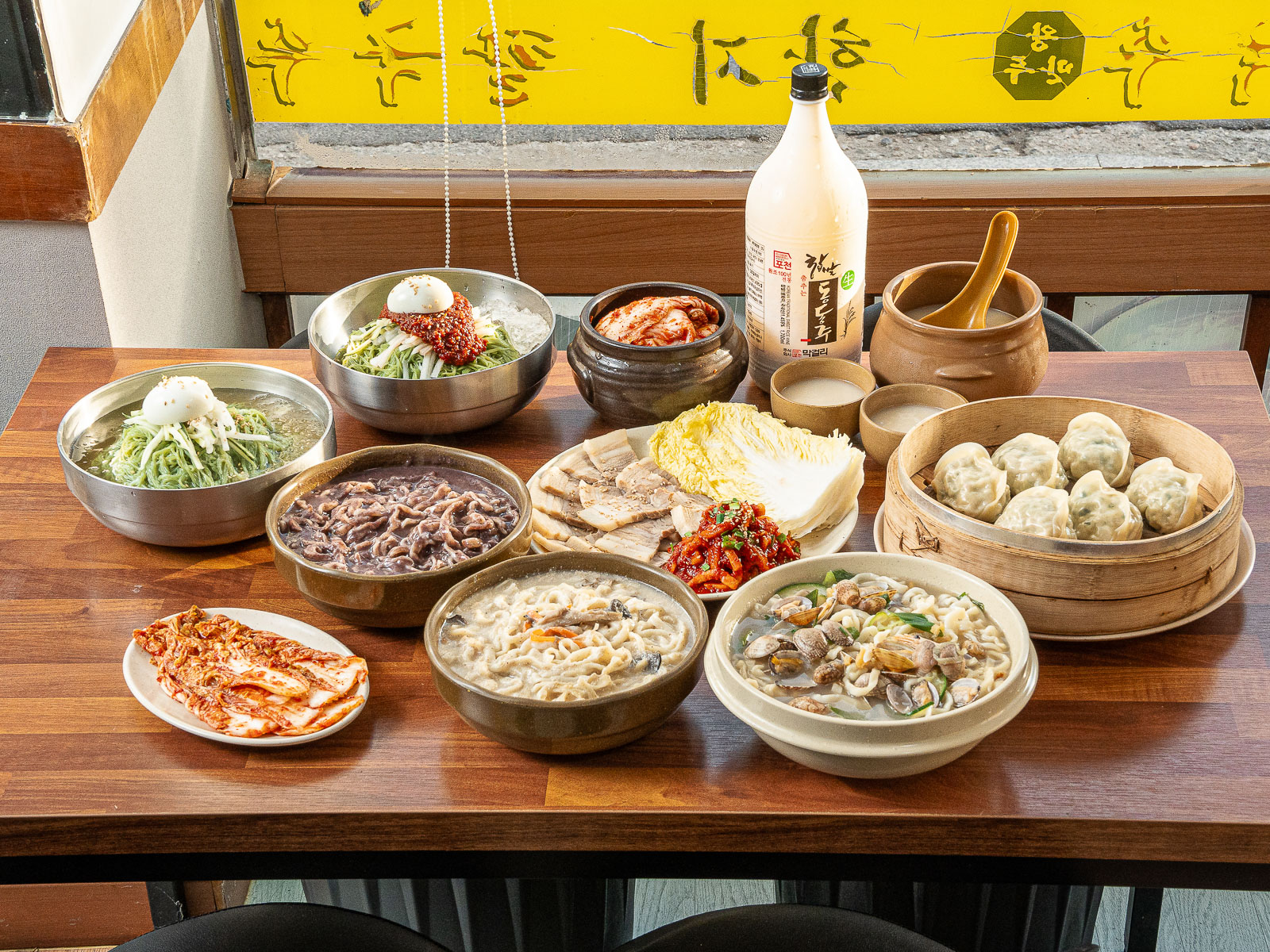 함지칼국수 본점 내부 또는 관련 모습