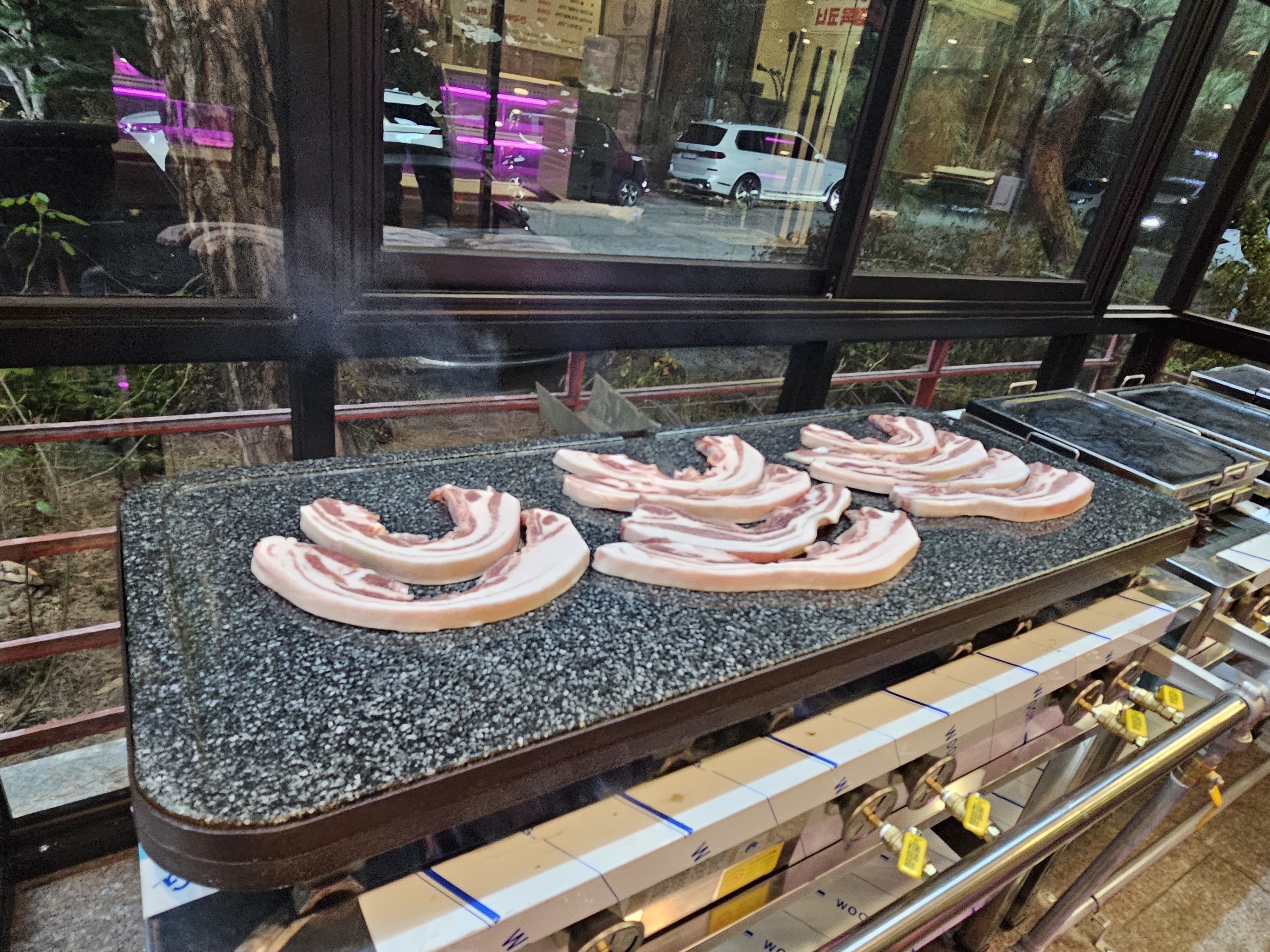 보물촌 꺼먹돼지 본점